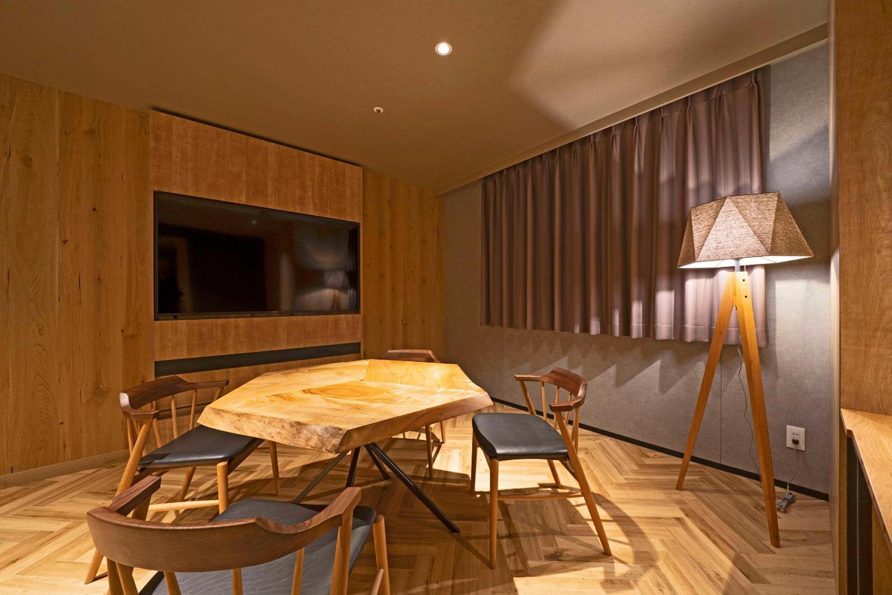 The Around Floor - Suite Room - Non Smoking - Photo 5