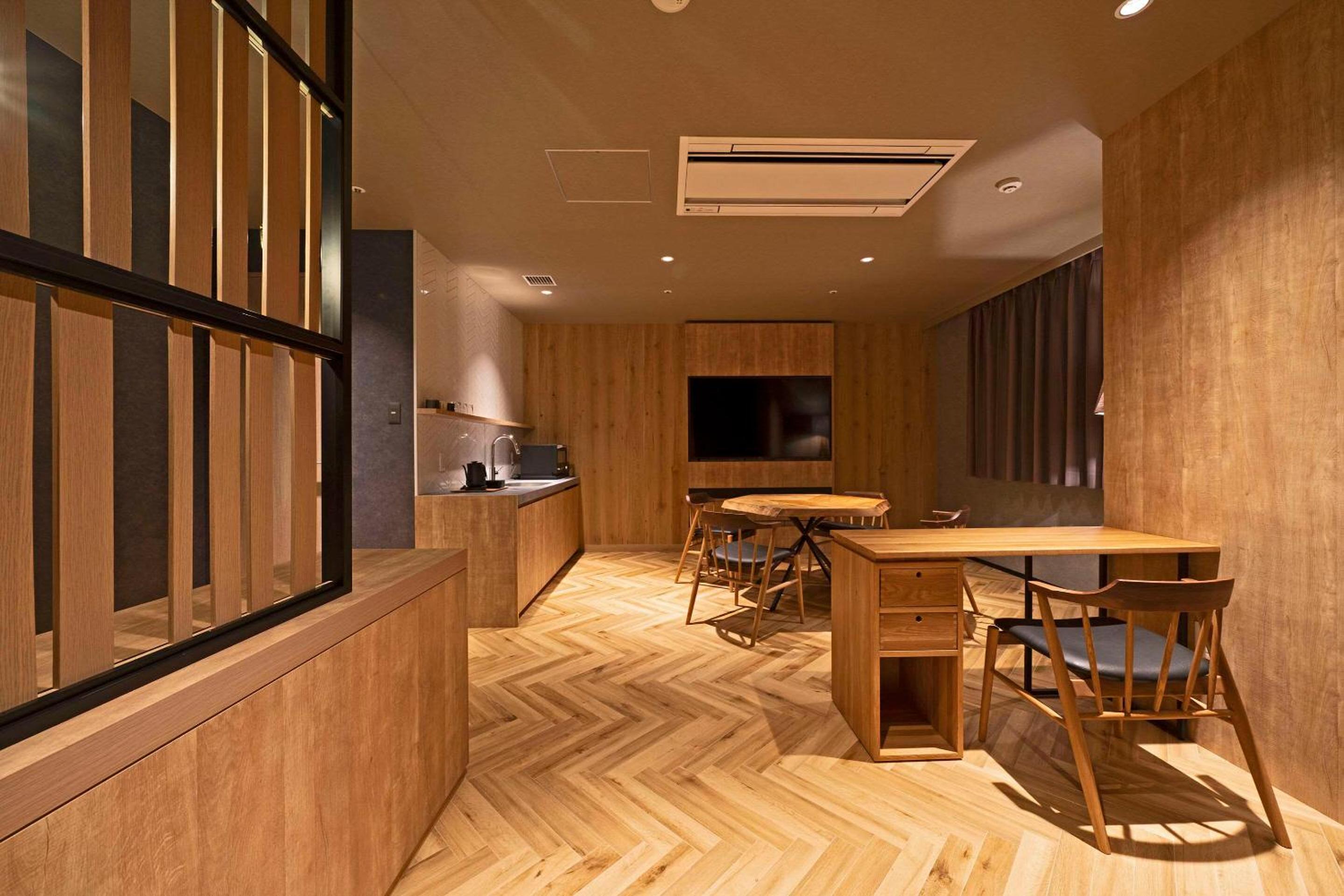 The Around Floor - Suite Room - Non Smoking - Photo 4