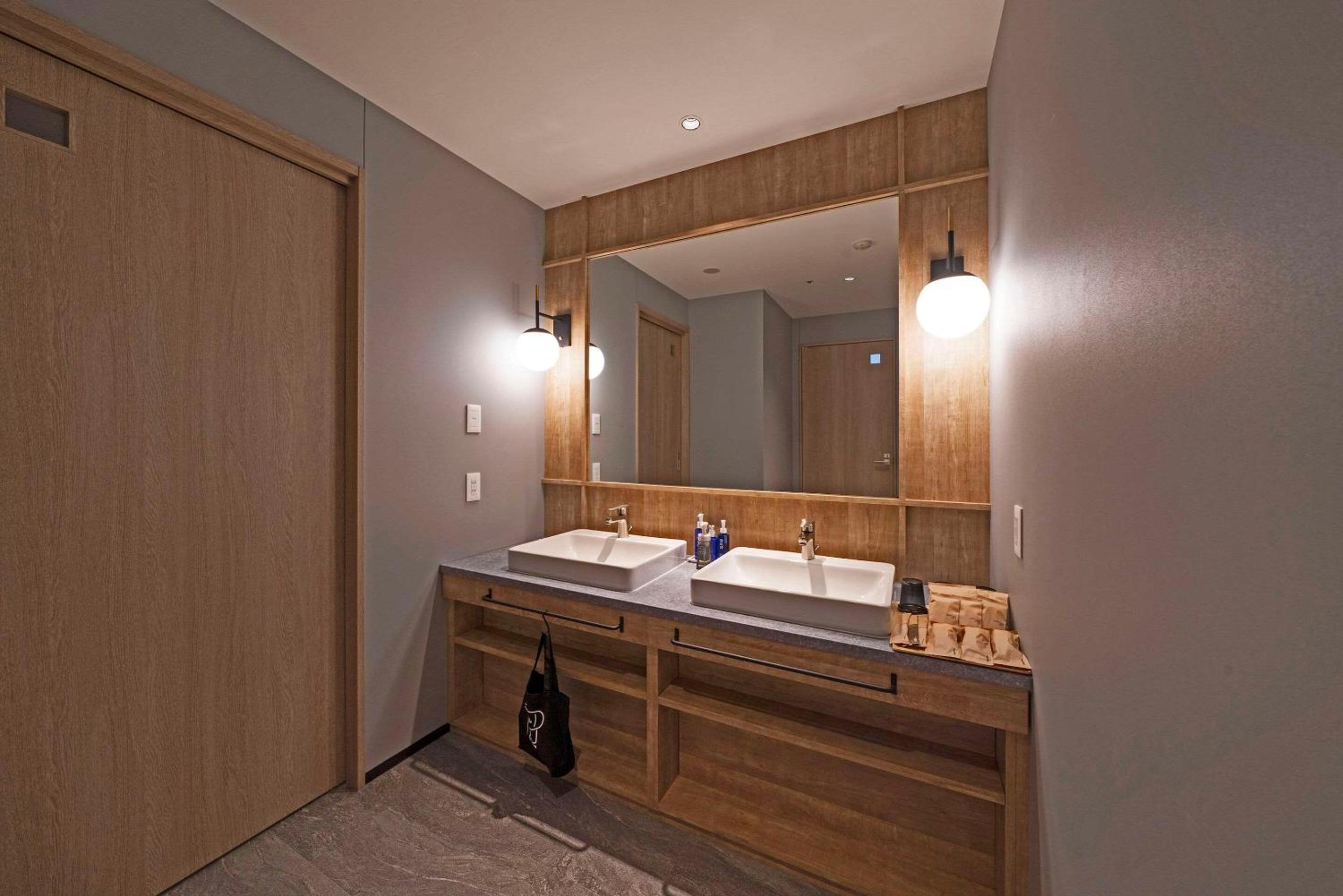 The Around Floor - Suite Room - Non Smoking - Photo 3