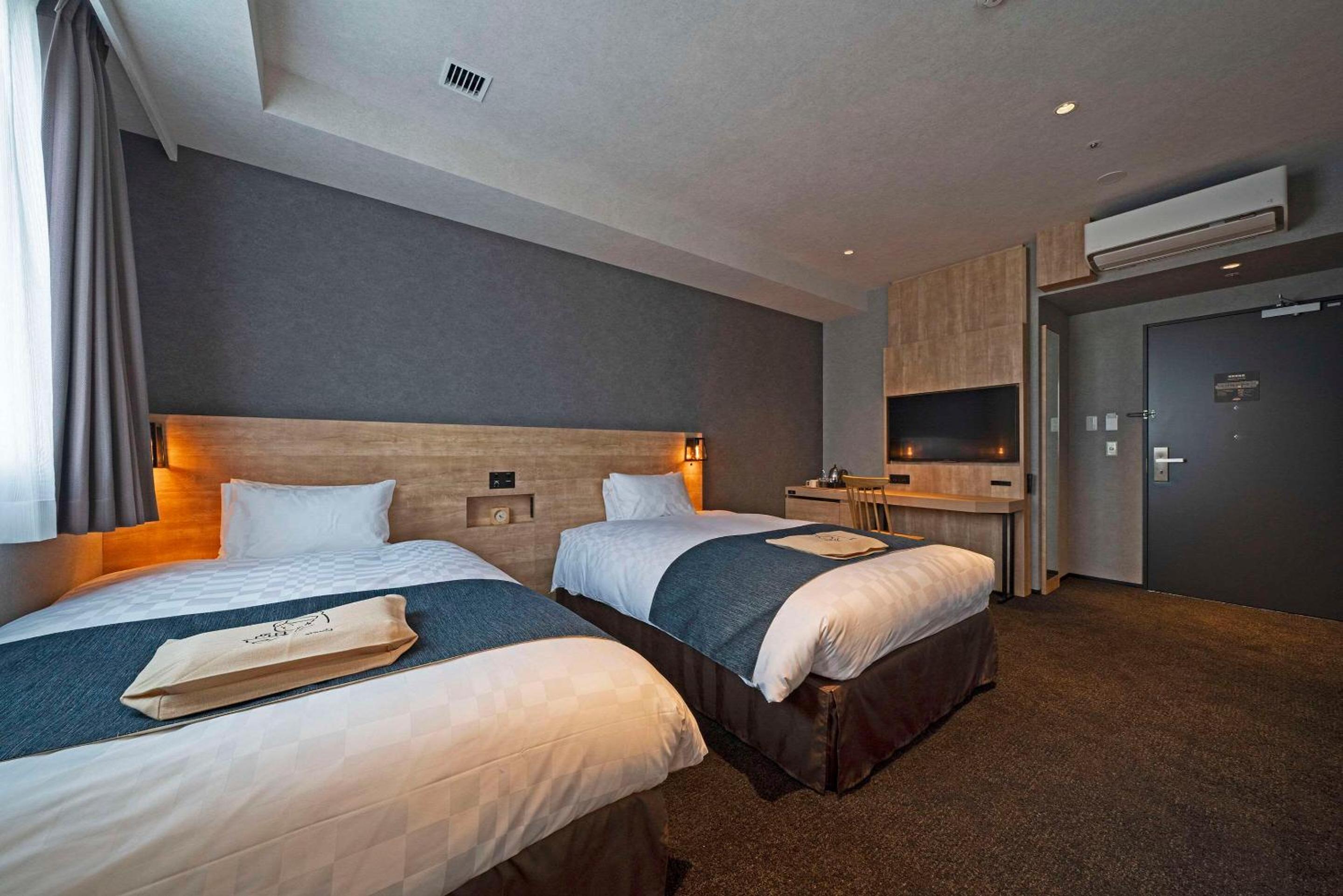 Universal Twin Room-Non Smoking - Photo 3