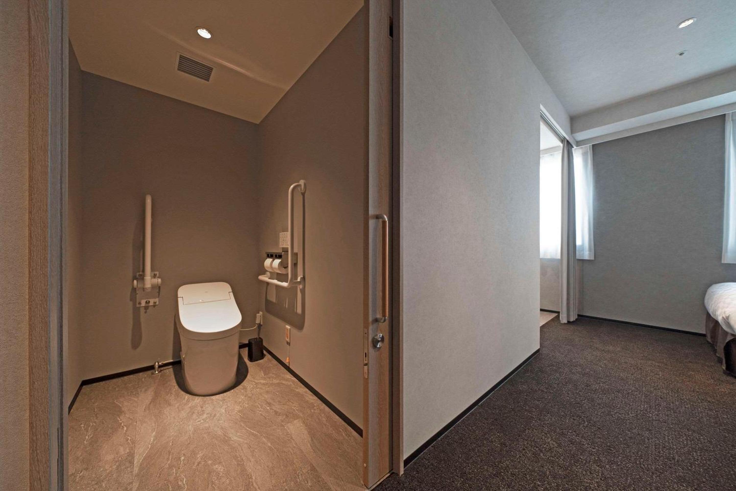 Universal Twin Room-Non Smoking - Photo 4