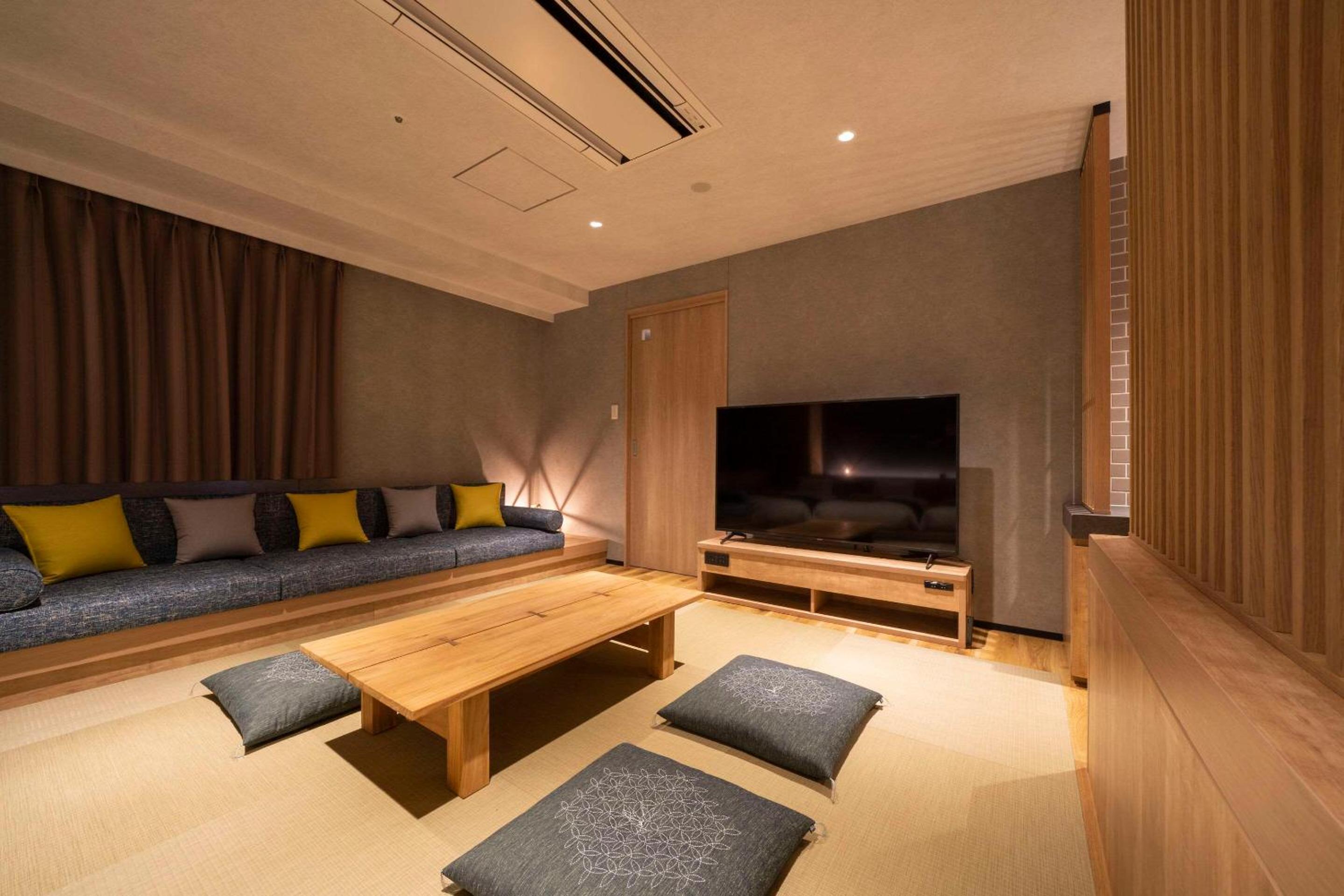 Family Room with Sofa - Non Smoking
