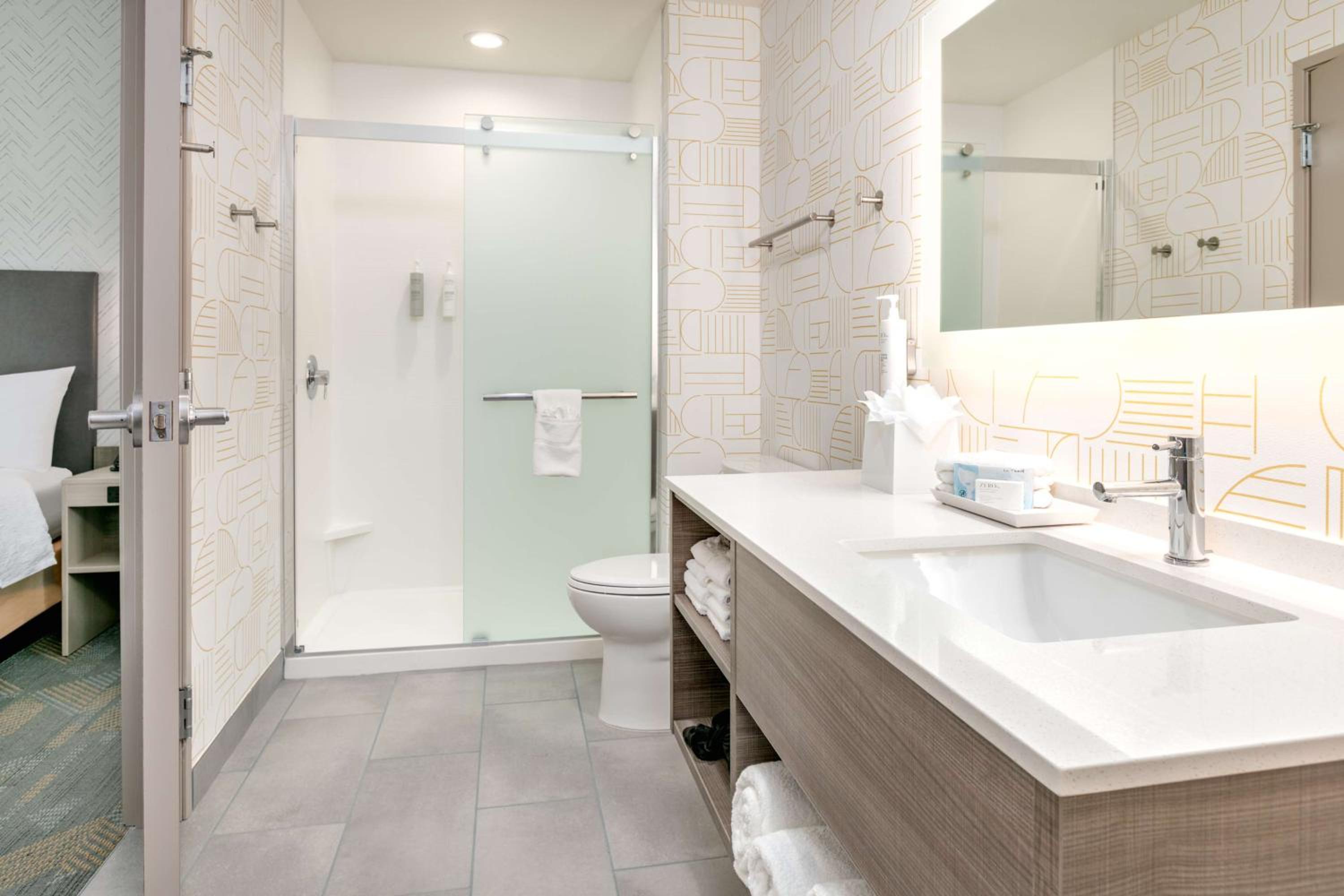 One-Bedroom King Suite - Photo 3
