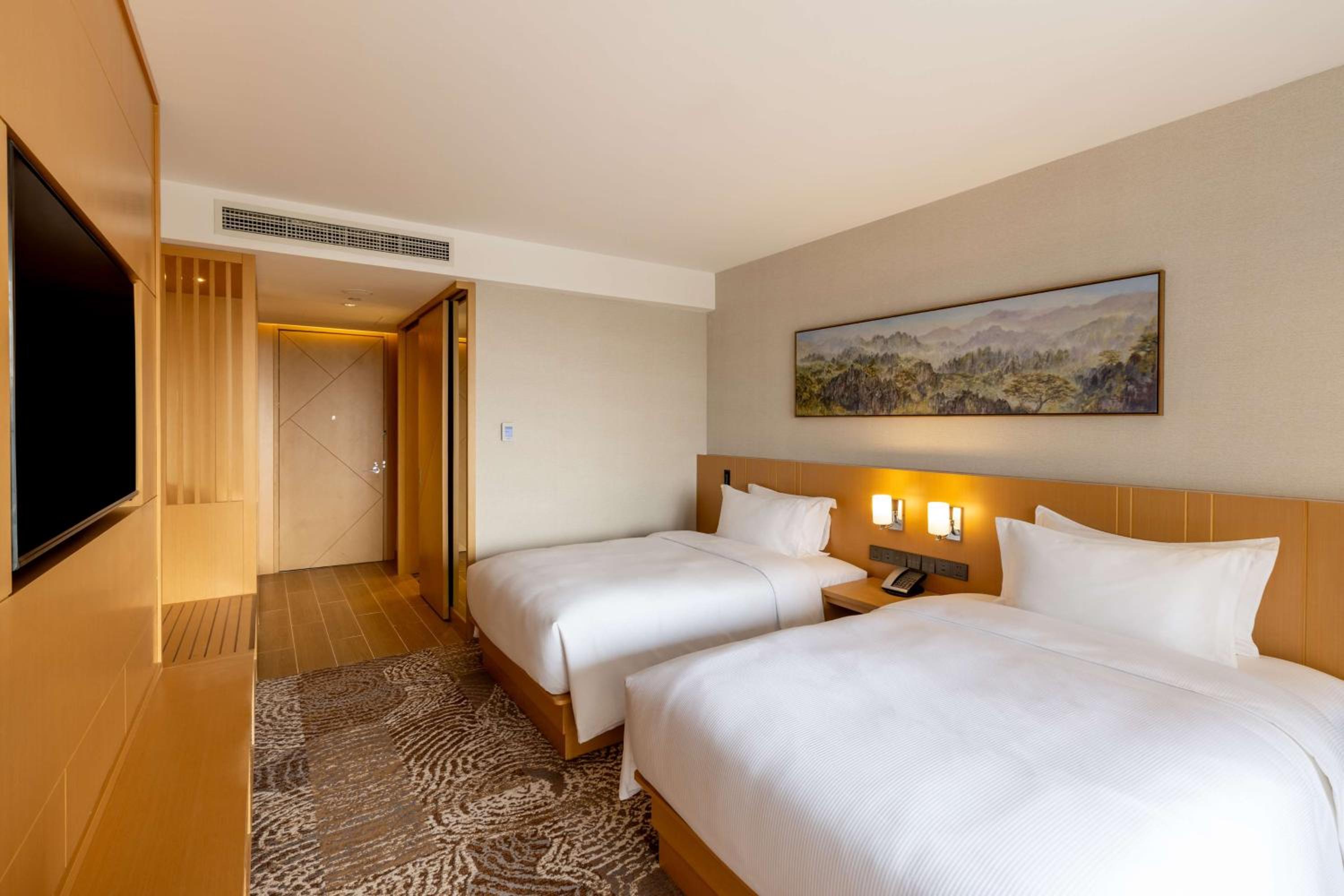 Executive Twin Room with Balcony  photo 1