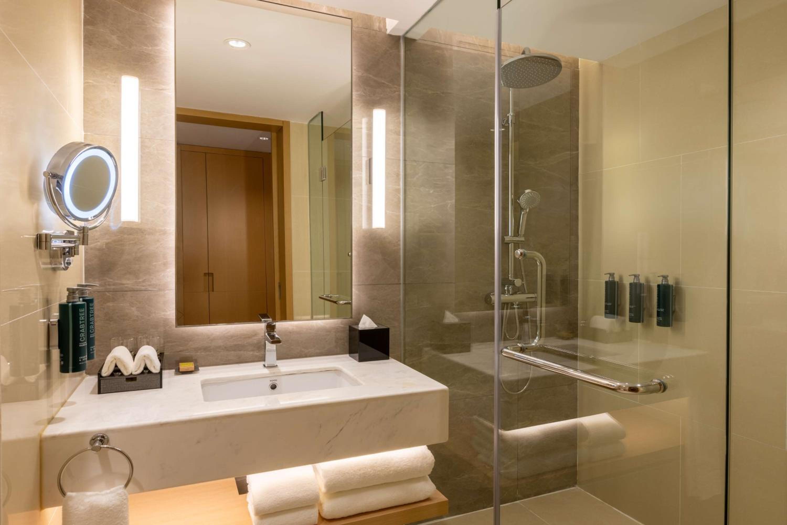 Executive Twin Room with Balcony  photo 2