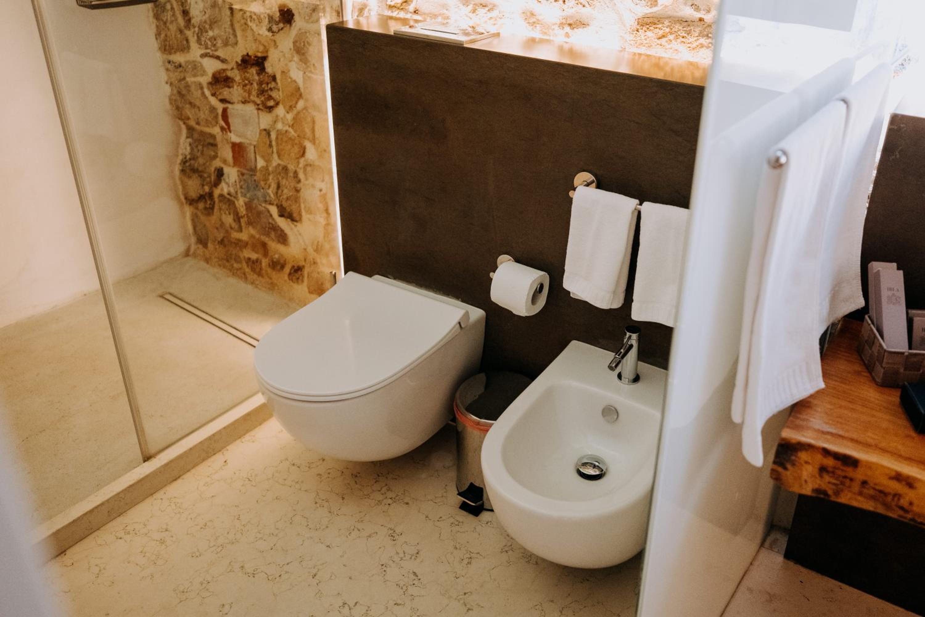Double Room with Private Bathroom - Photo 3