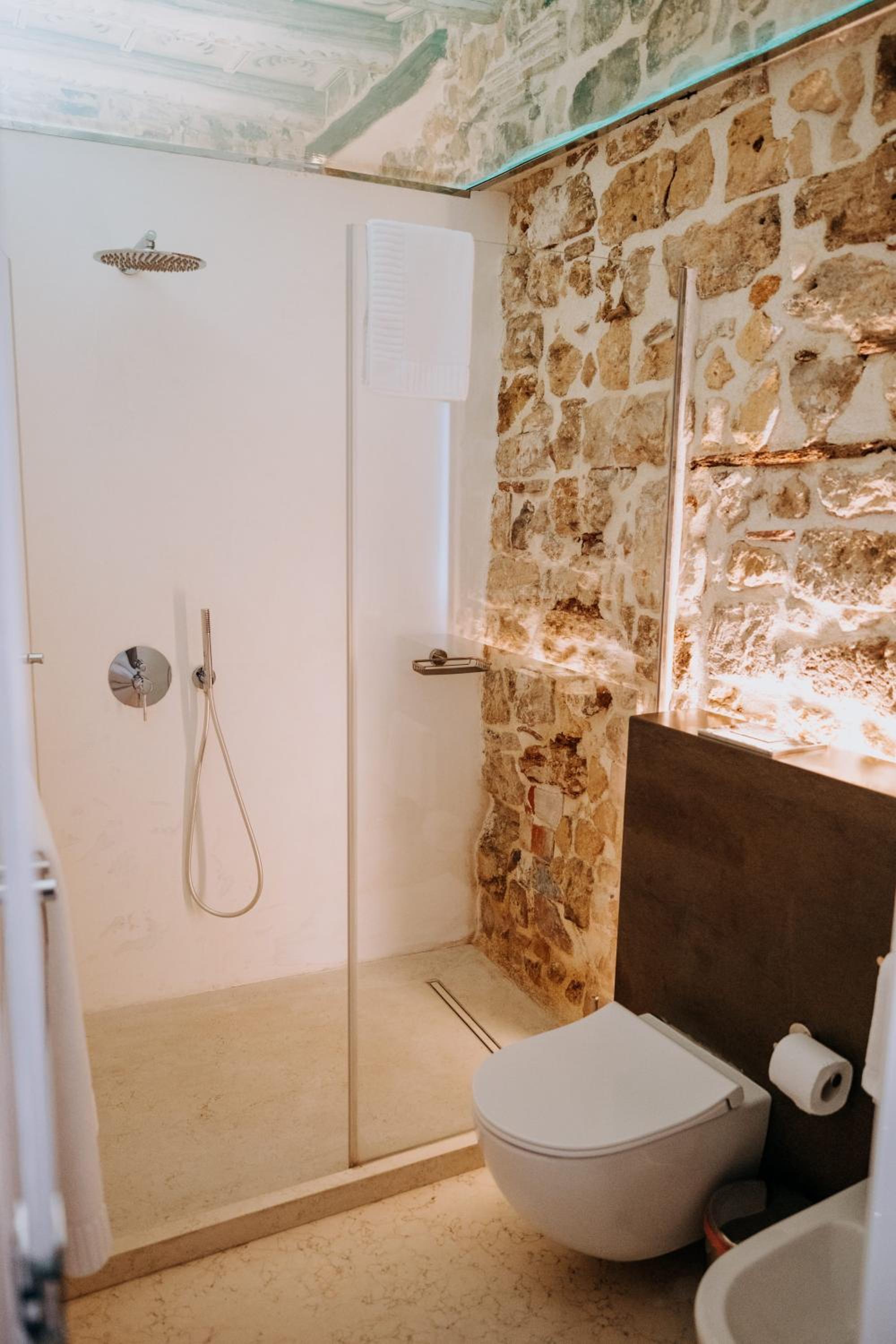 Double Room with Private Bathroom - Photo 14