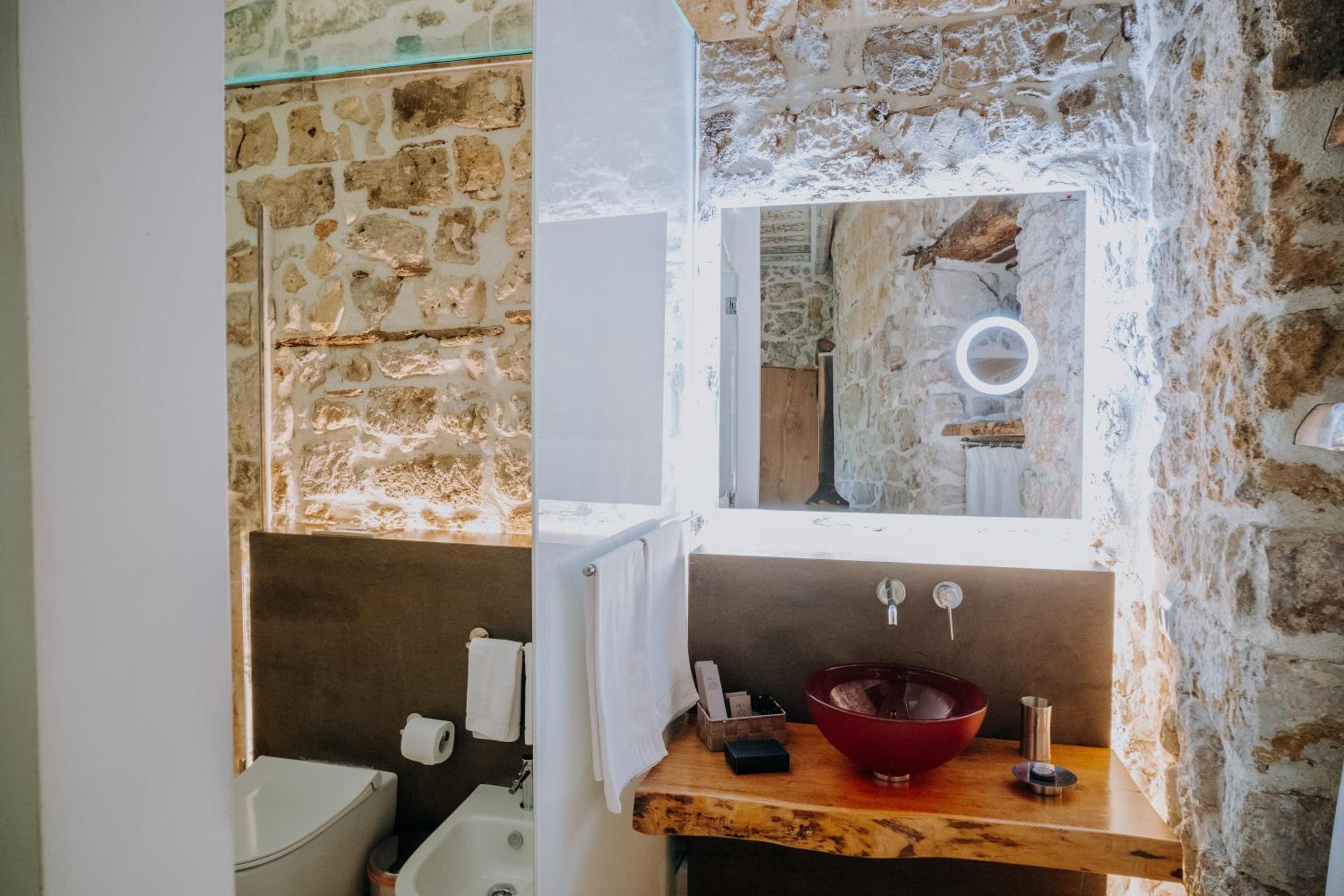Double Room with Private Bathroom - Photo 17