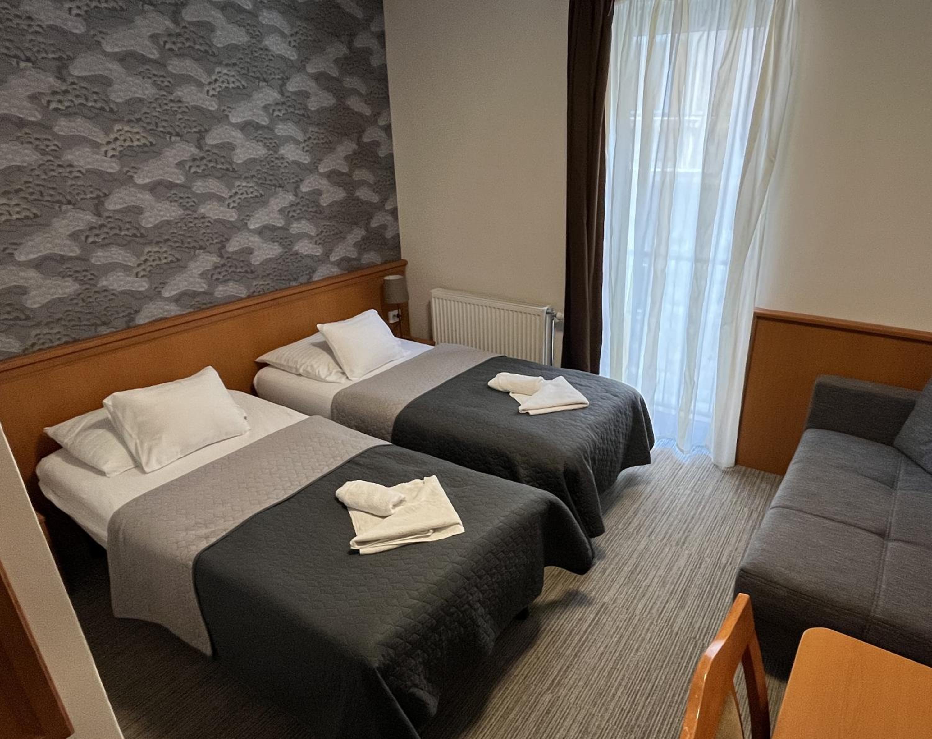 Twin Room - Photo 3