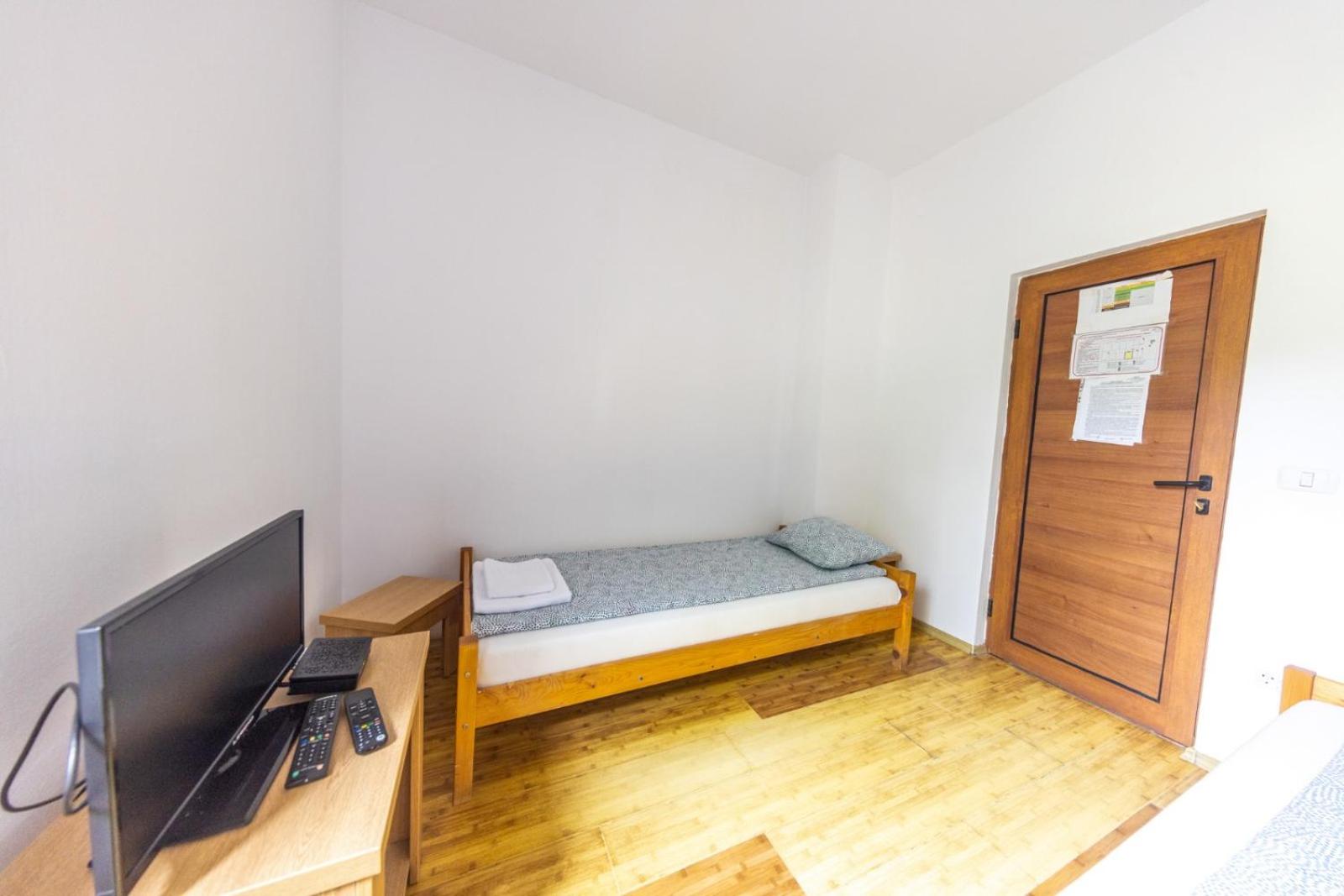 Triple Room with Shared Bathroom photo 3