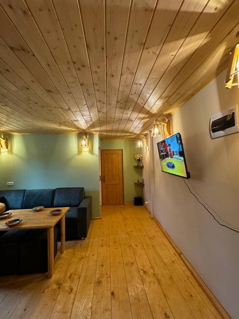 One-Bedroom House photo 1