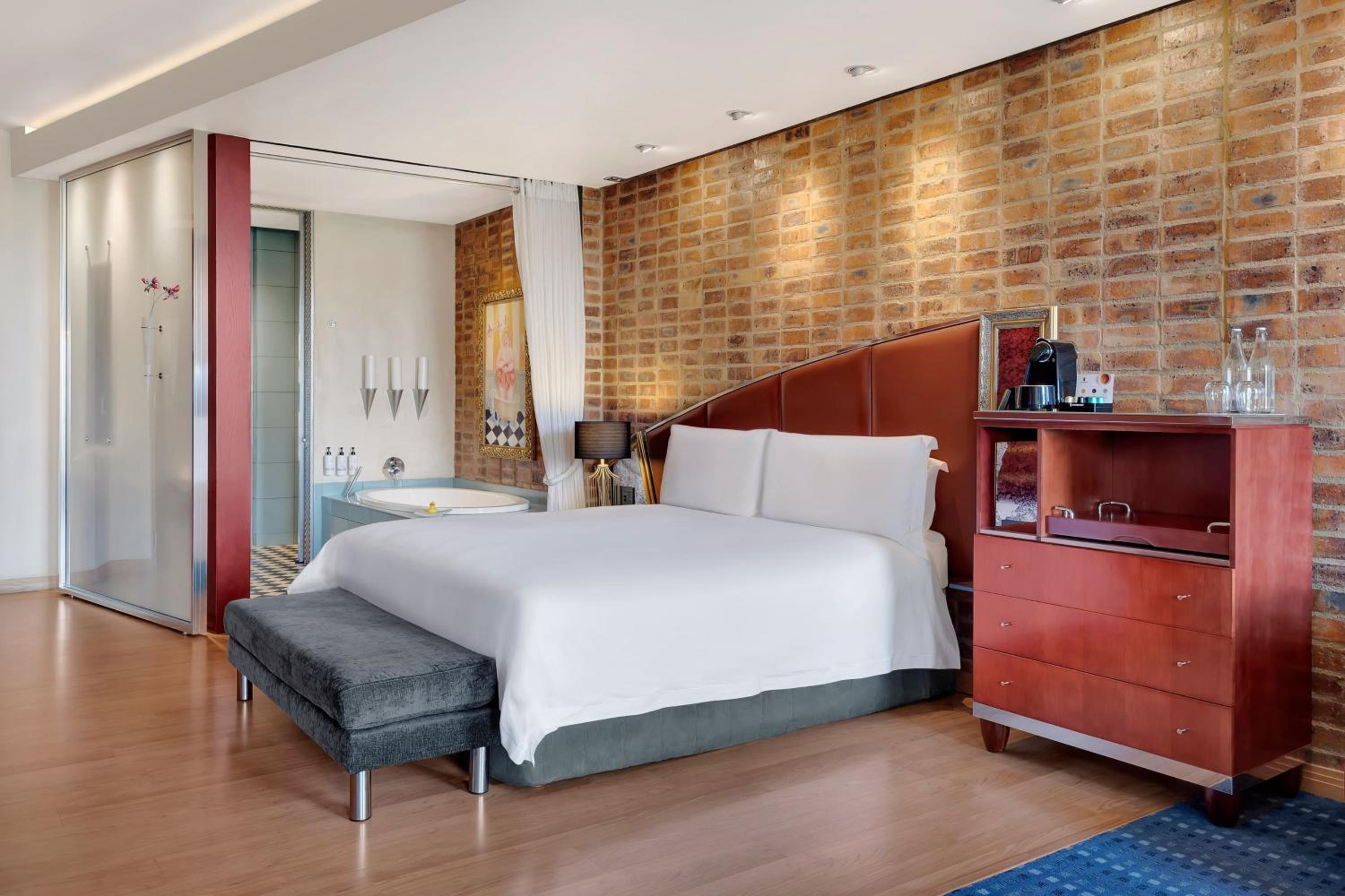 Executive Guest Room , 1 King - Photo 4