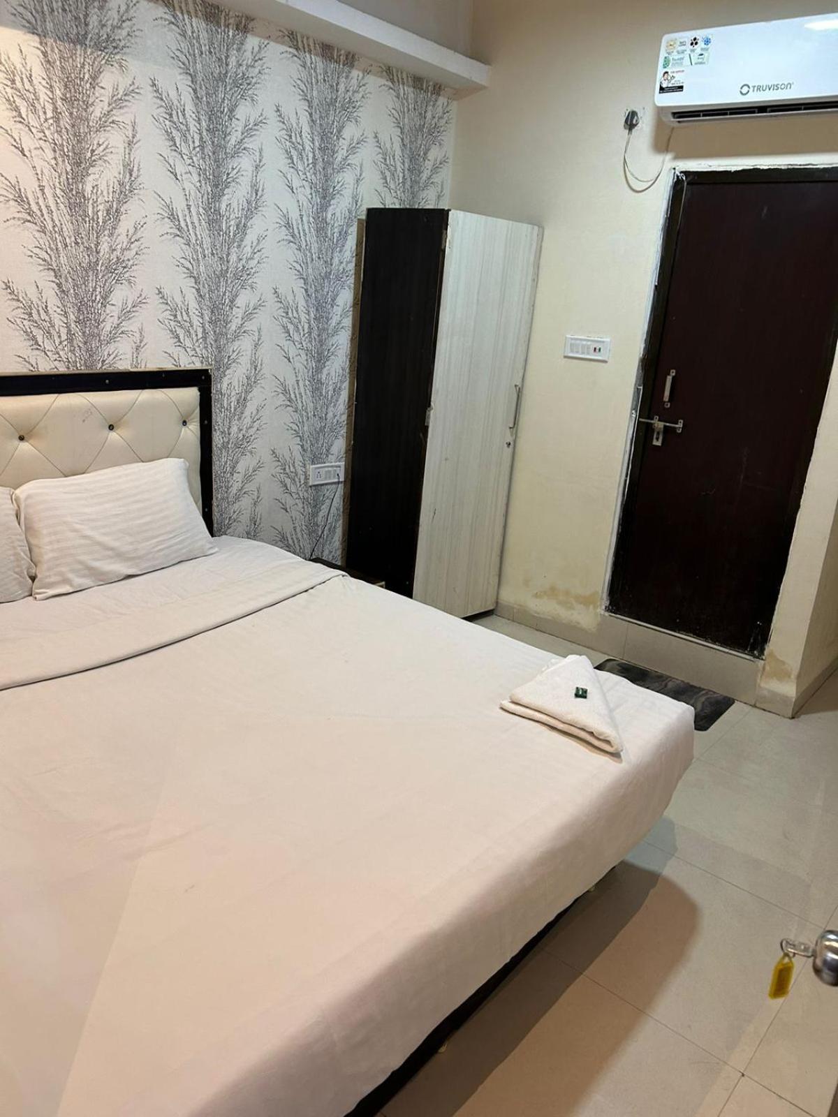 Deluxe Room - Photo 11