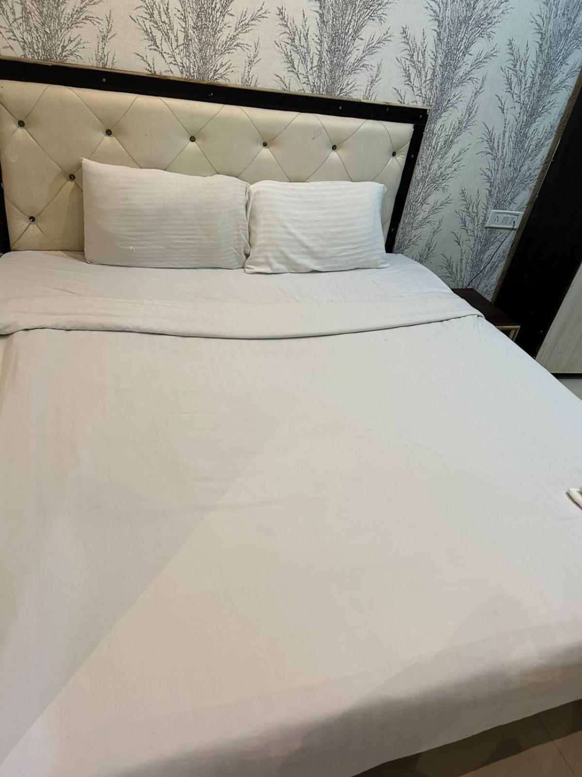 Deluxe Room - Photo 12