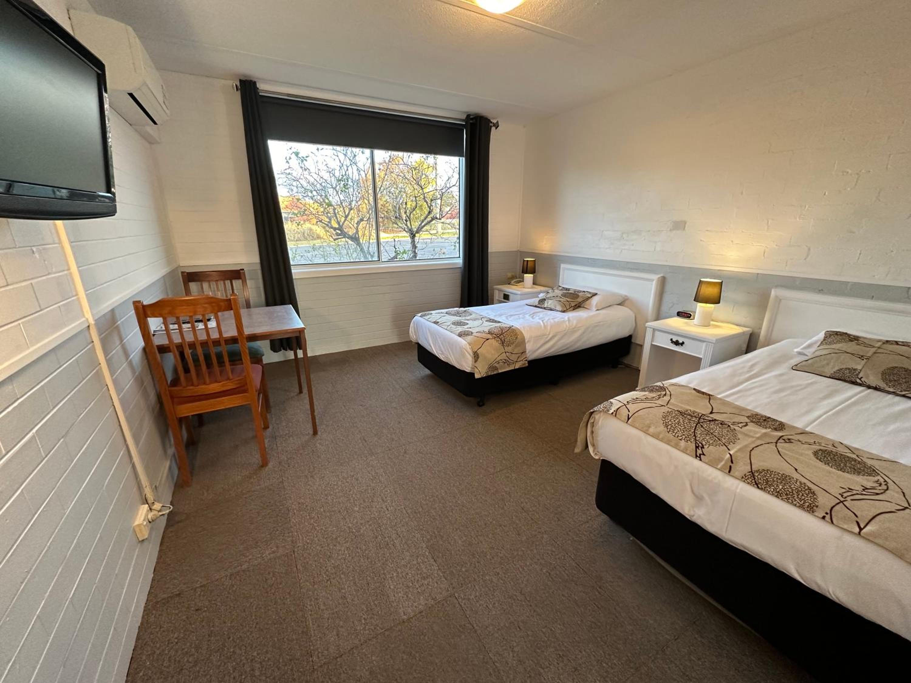 Standard Twin Room photo 2