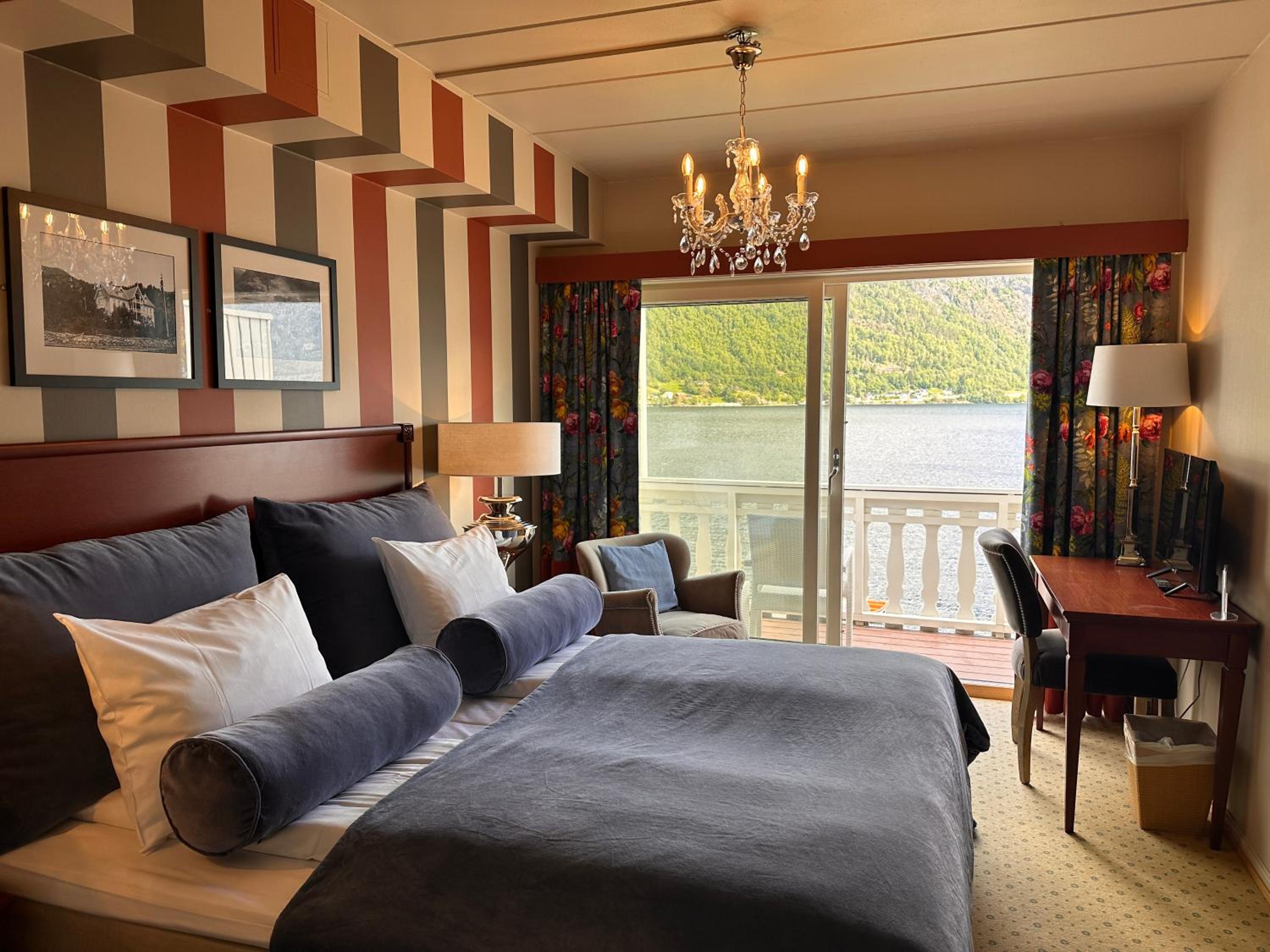 Double or Twin Room with Fjord View - Photo 1