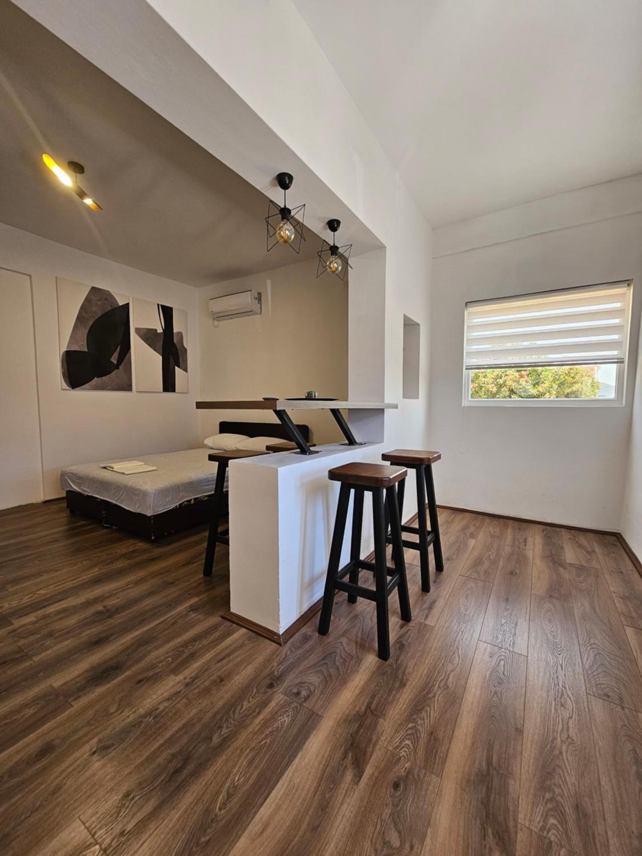 One-Bedroom Apartment photo 1