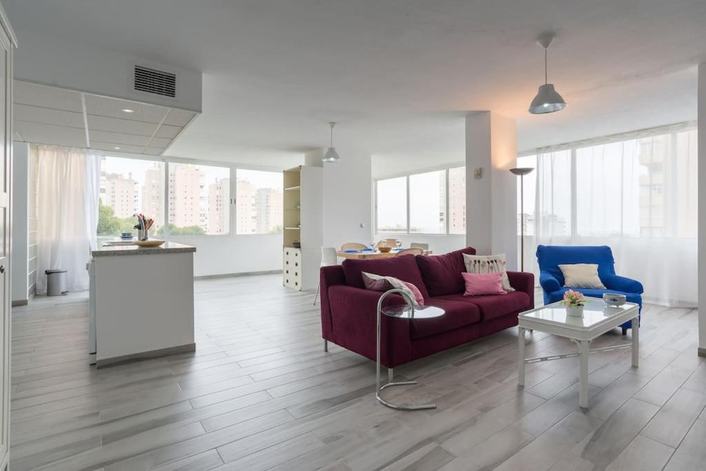 Apartamento de dos habitaciones con terraza y vista al mar