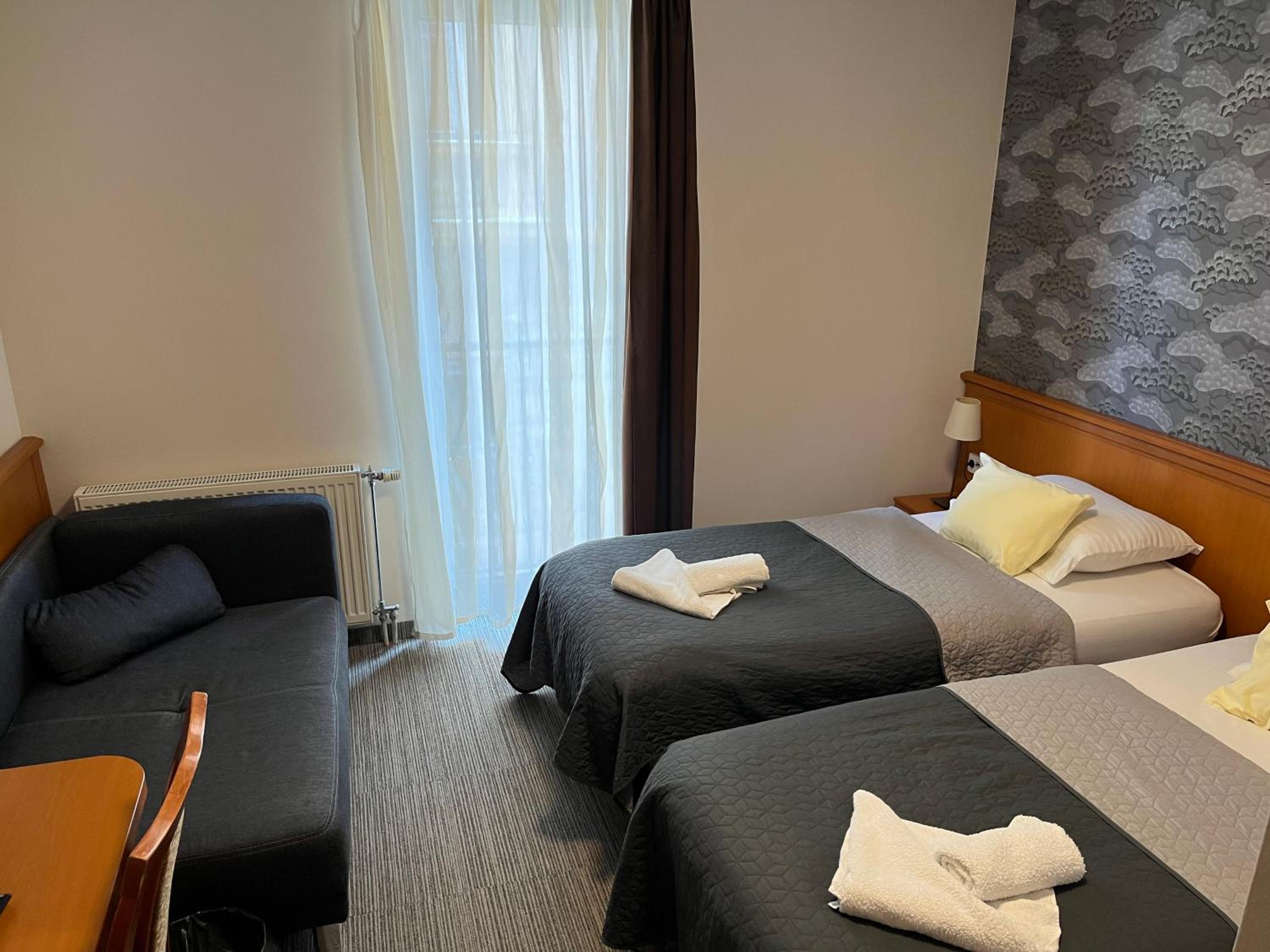 Twin Room - Photo 4