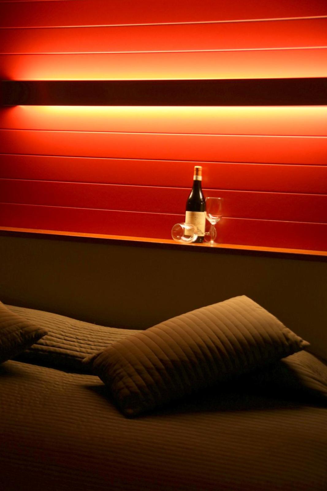 Standard Double Room - Photo 9