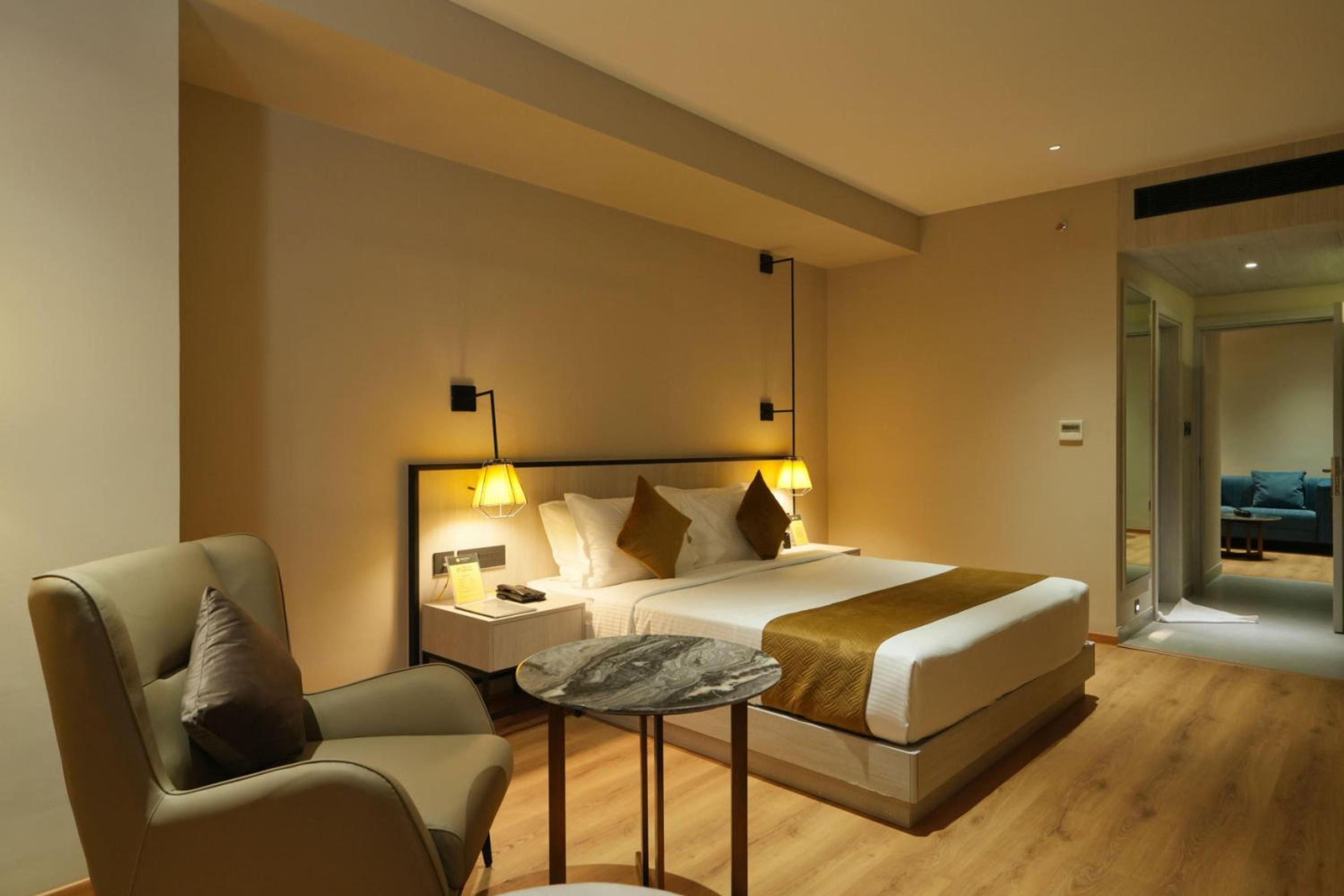 Suite - Photo 3