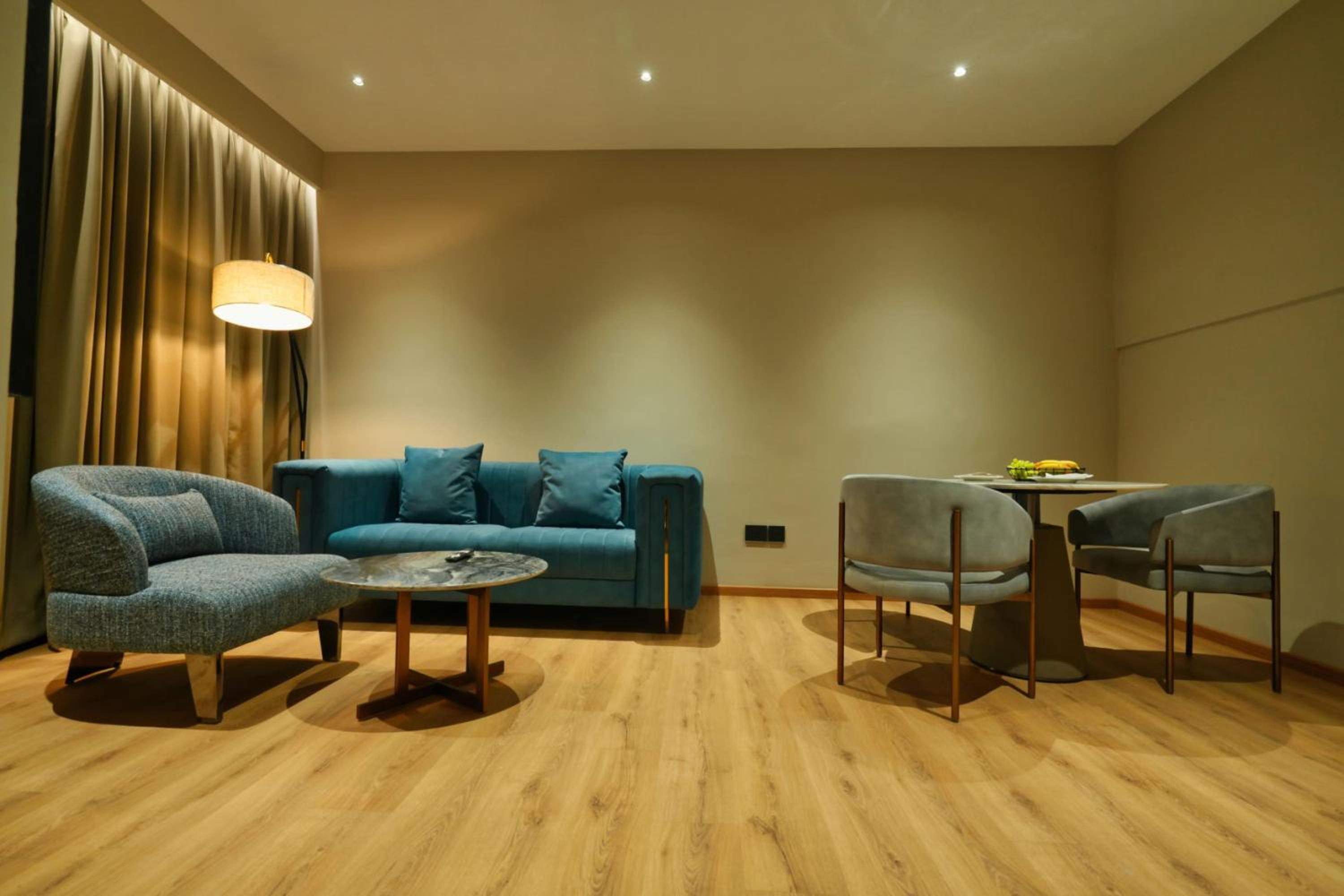 Suite - Photo 7