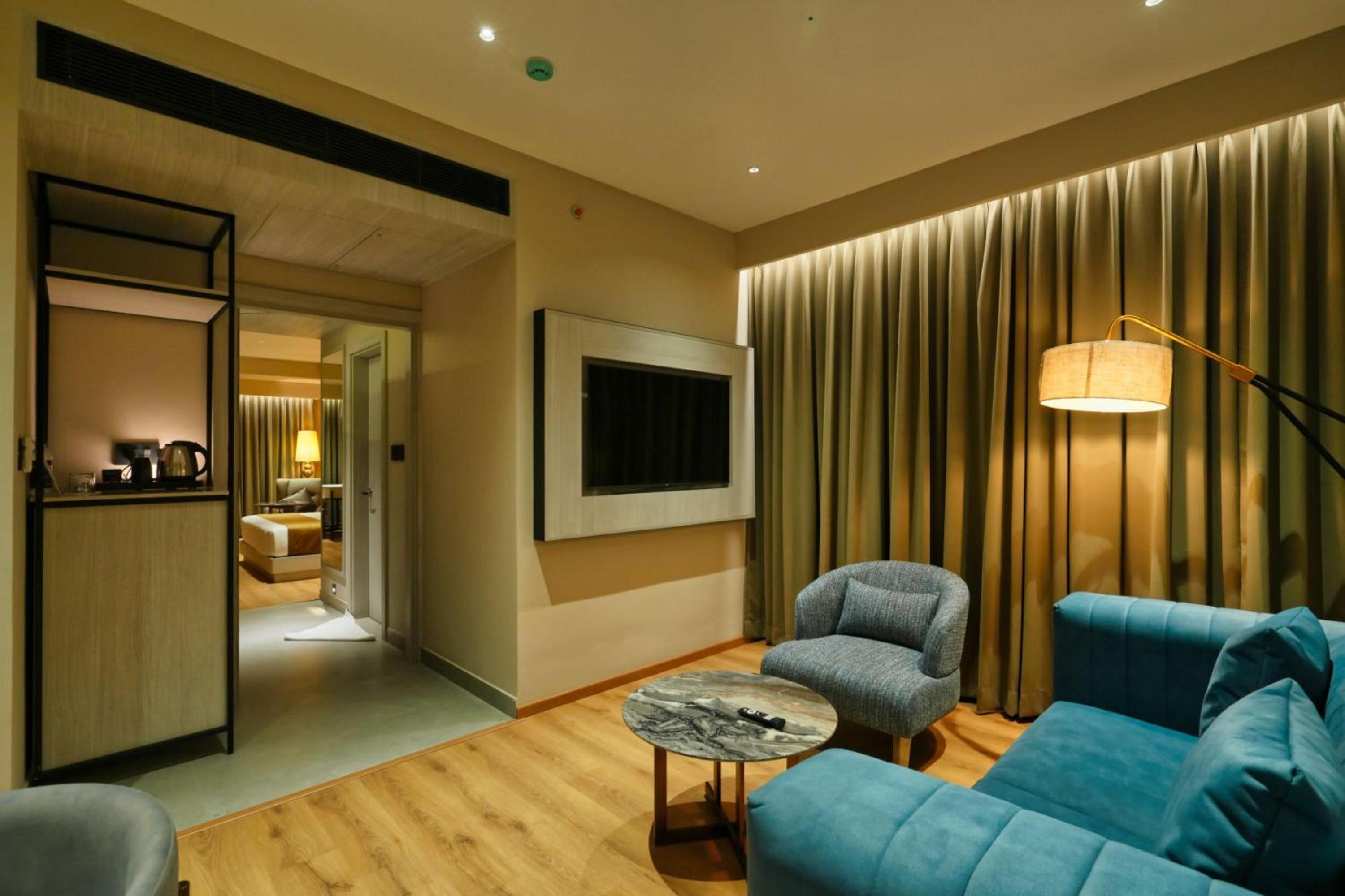 Suite - Photo 6