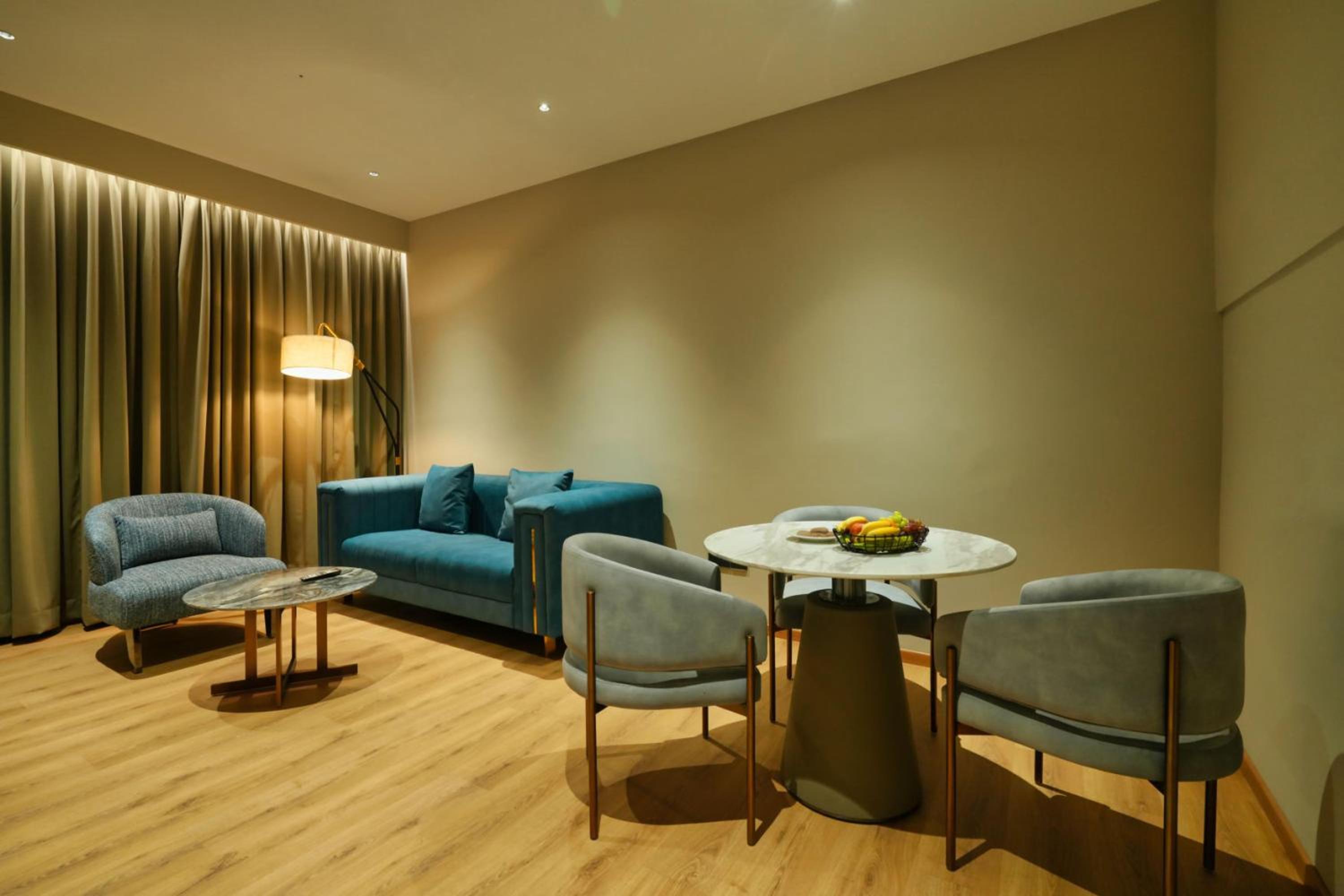 Suite - Photo 5