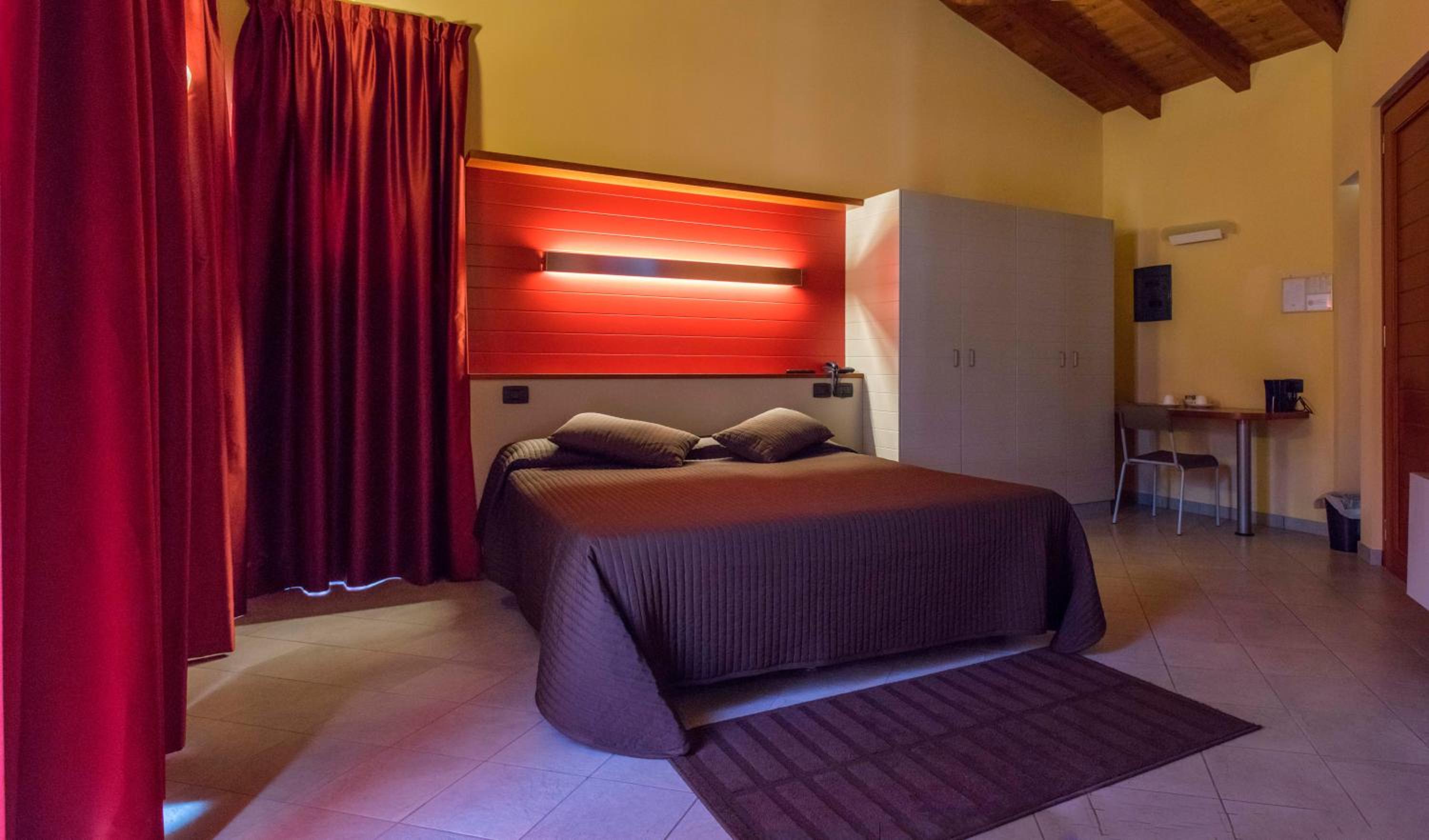 Standard Double Room - Photo 1
