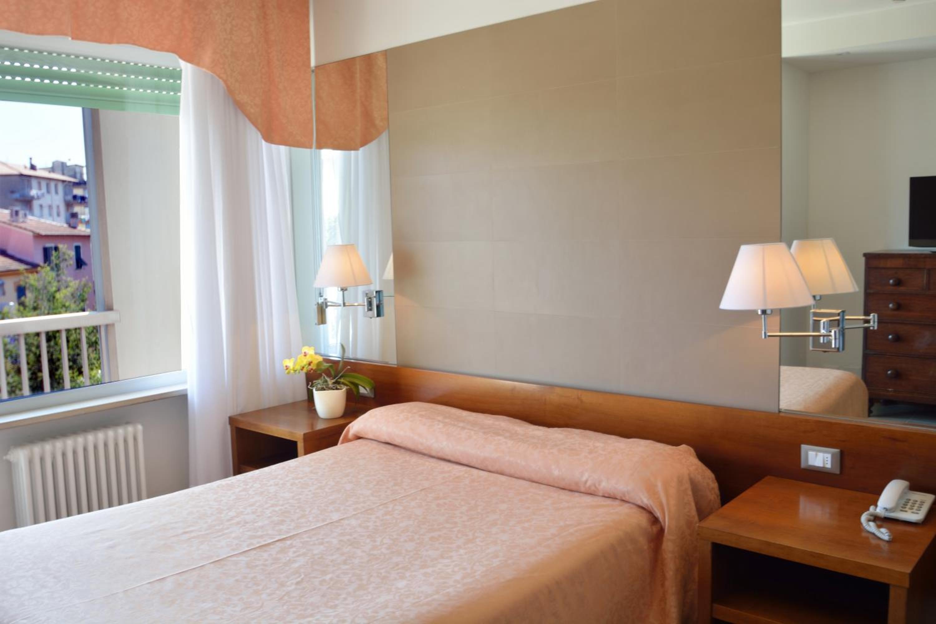 Double Room - Photo 8
