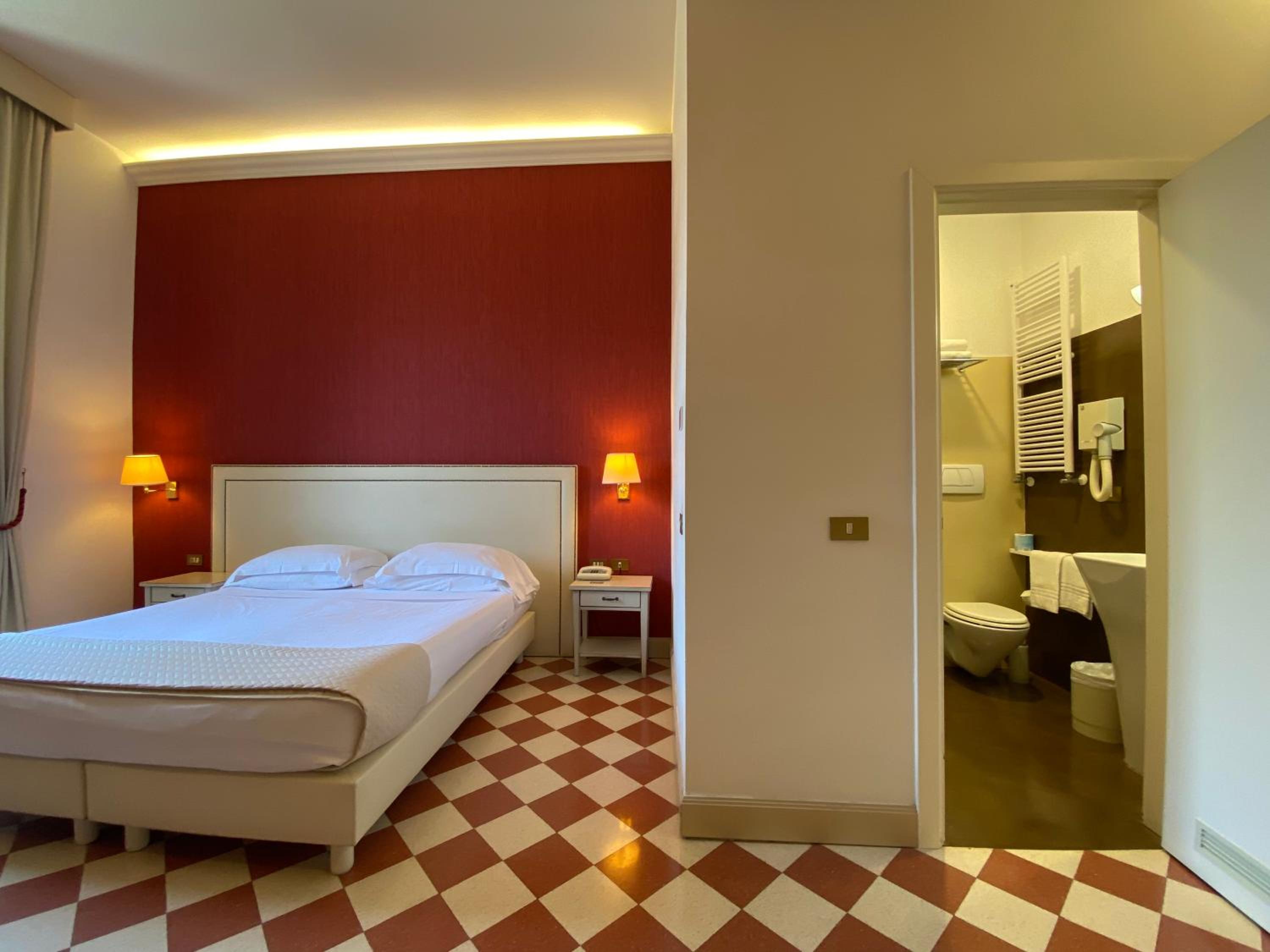 Superior Double or Twin Room photo 3
