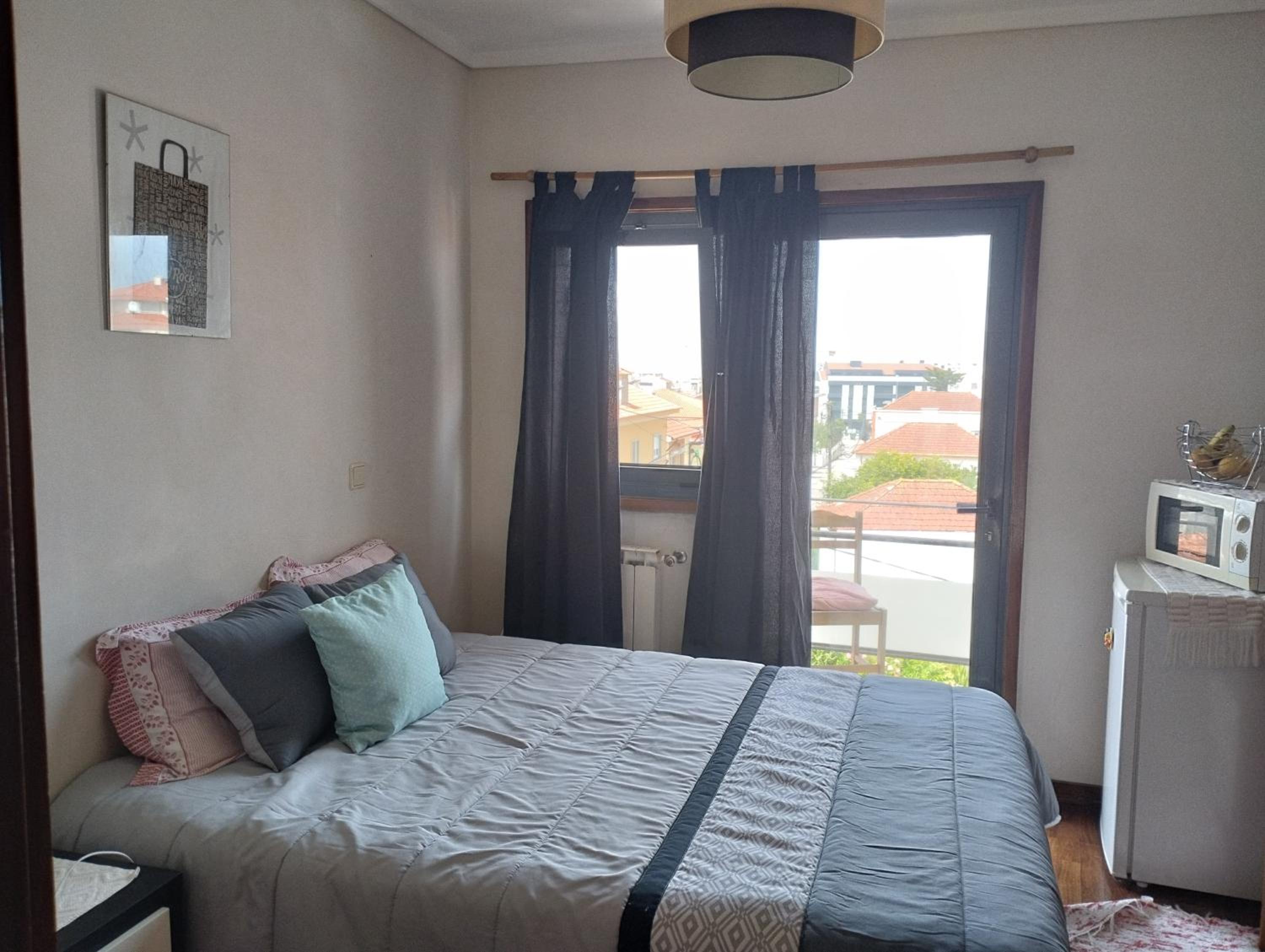 Basic Double Room with Balcony and Shared Bathroom photo 2