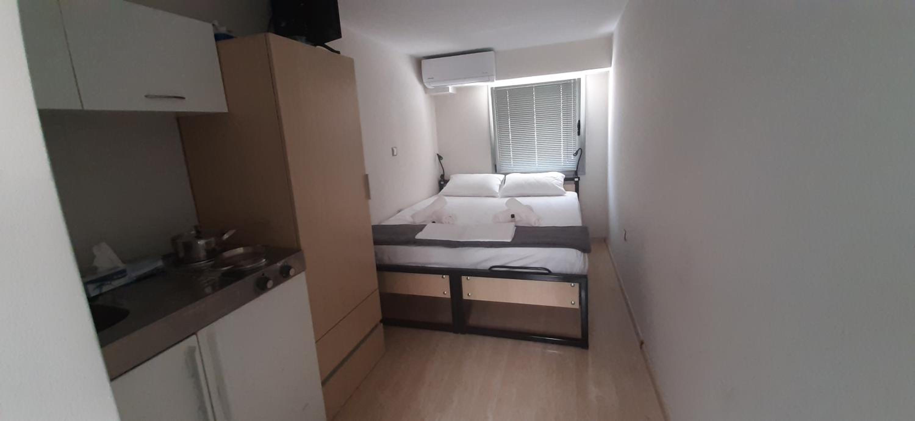 One-Bedroom Apartment photo 1