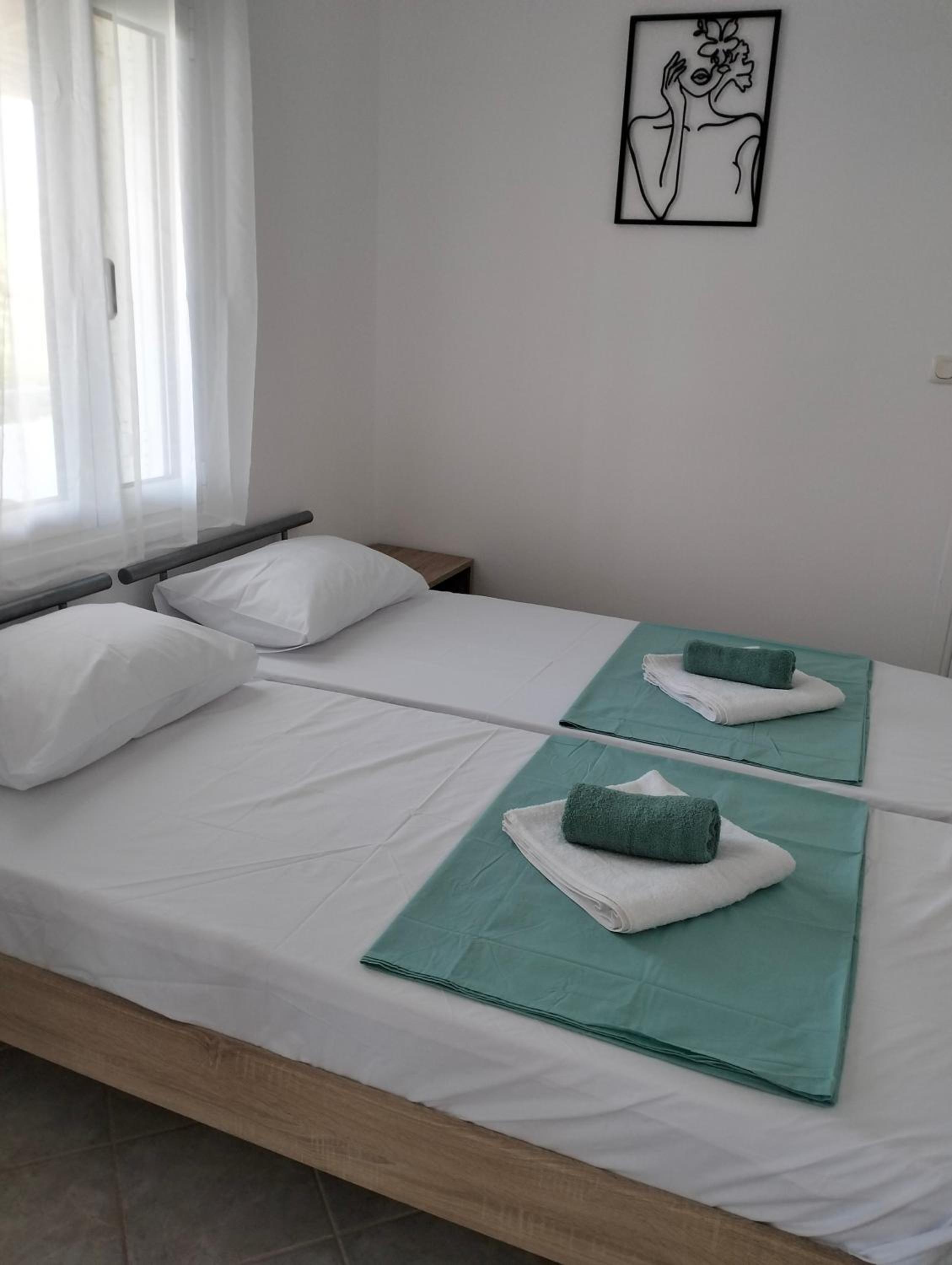 One-Bedroom Apartment with Balcony and Sea View photo 2