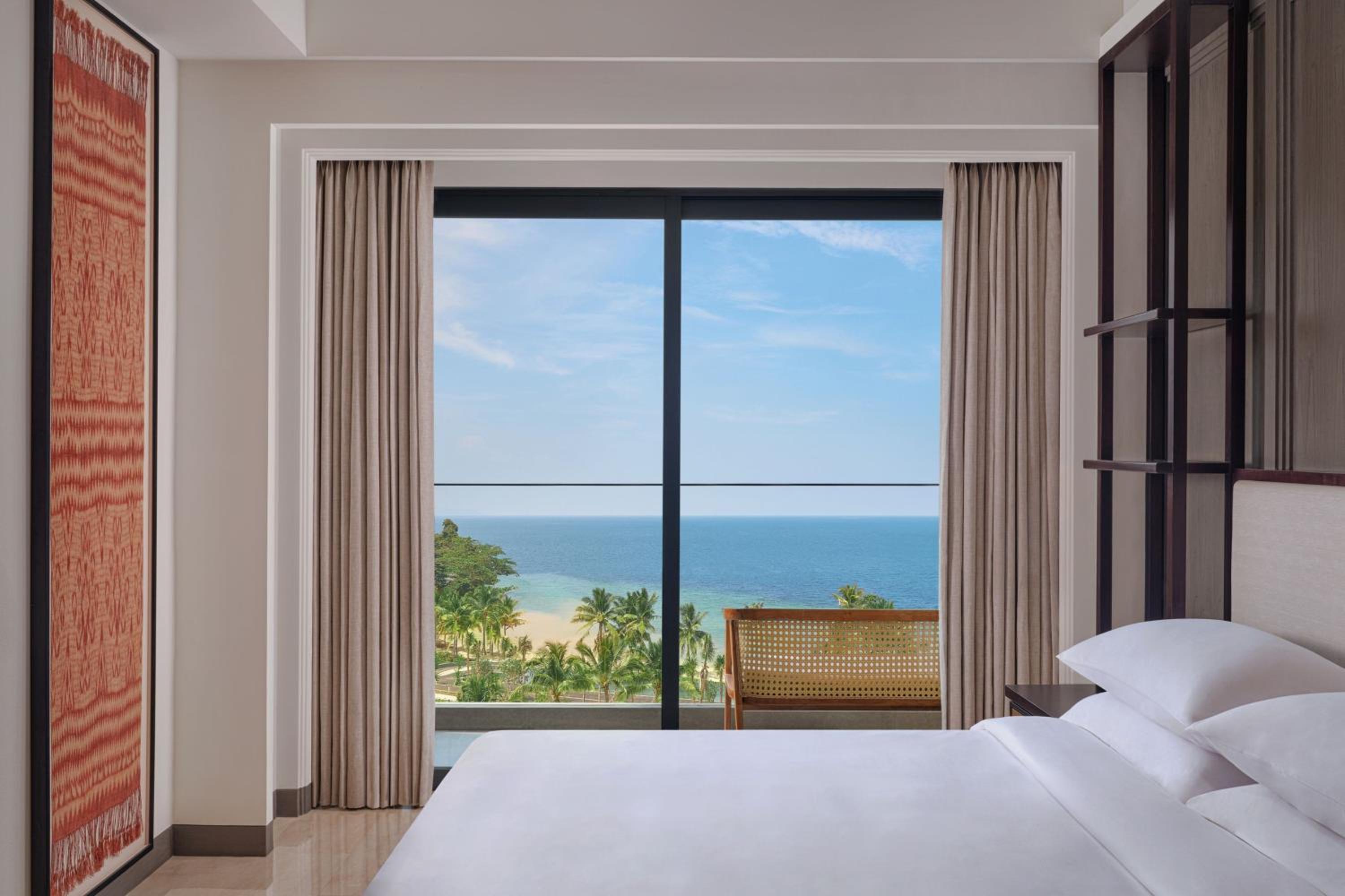 Premium Double Room with Two Double Beds and Ocean View - Photo 5