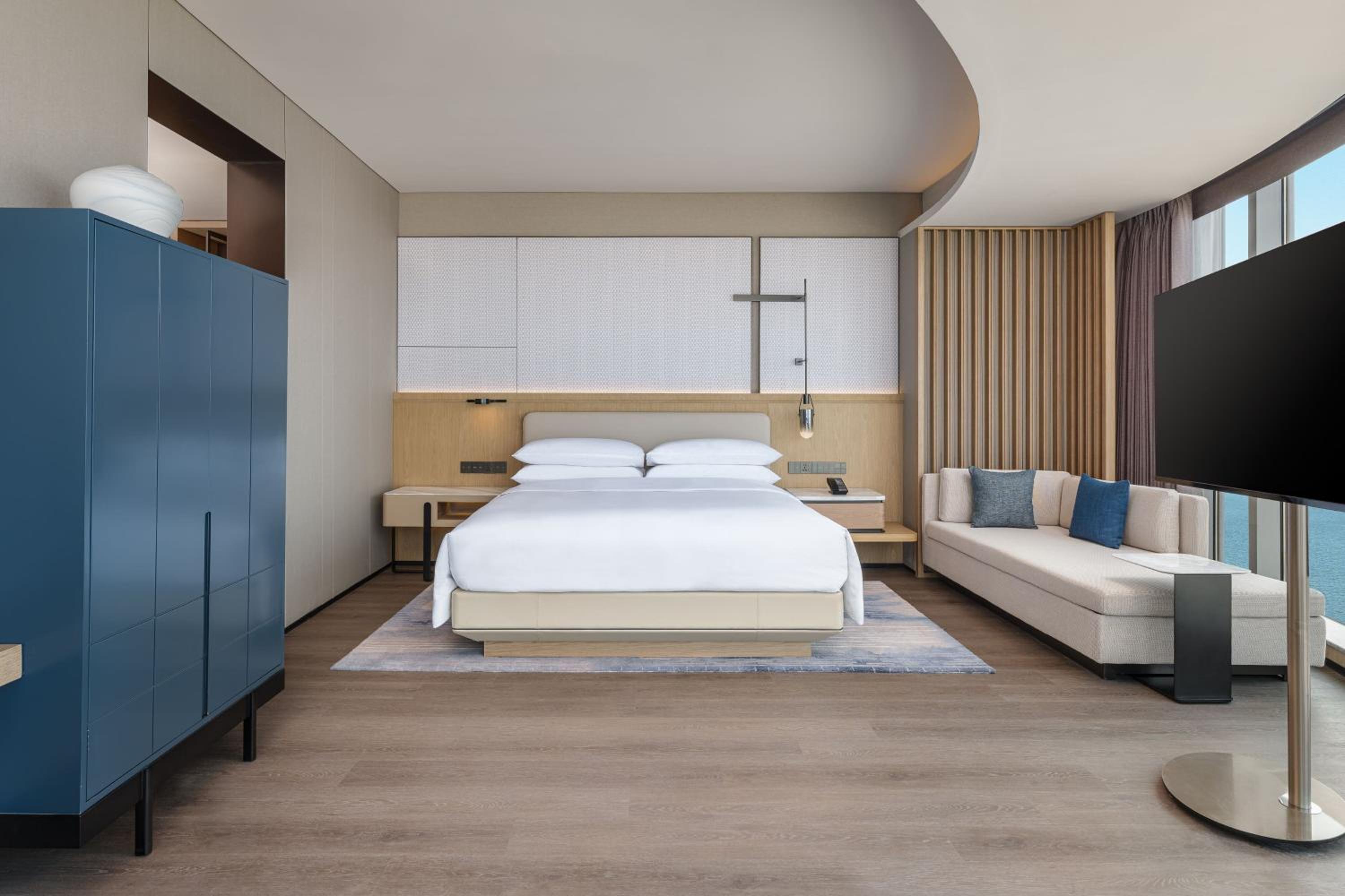 Premium King Room photo 2