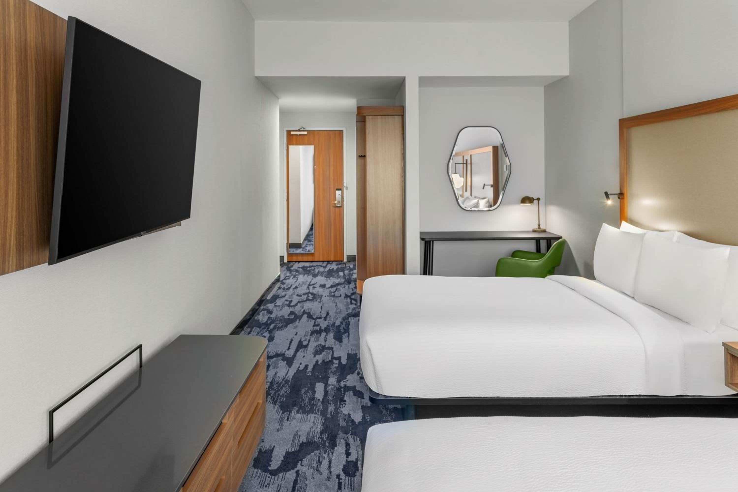 Standard Queen Room with Two Queen Beds  - Photo 3