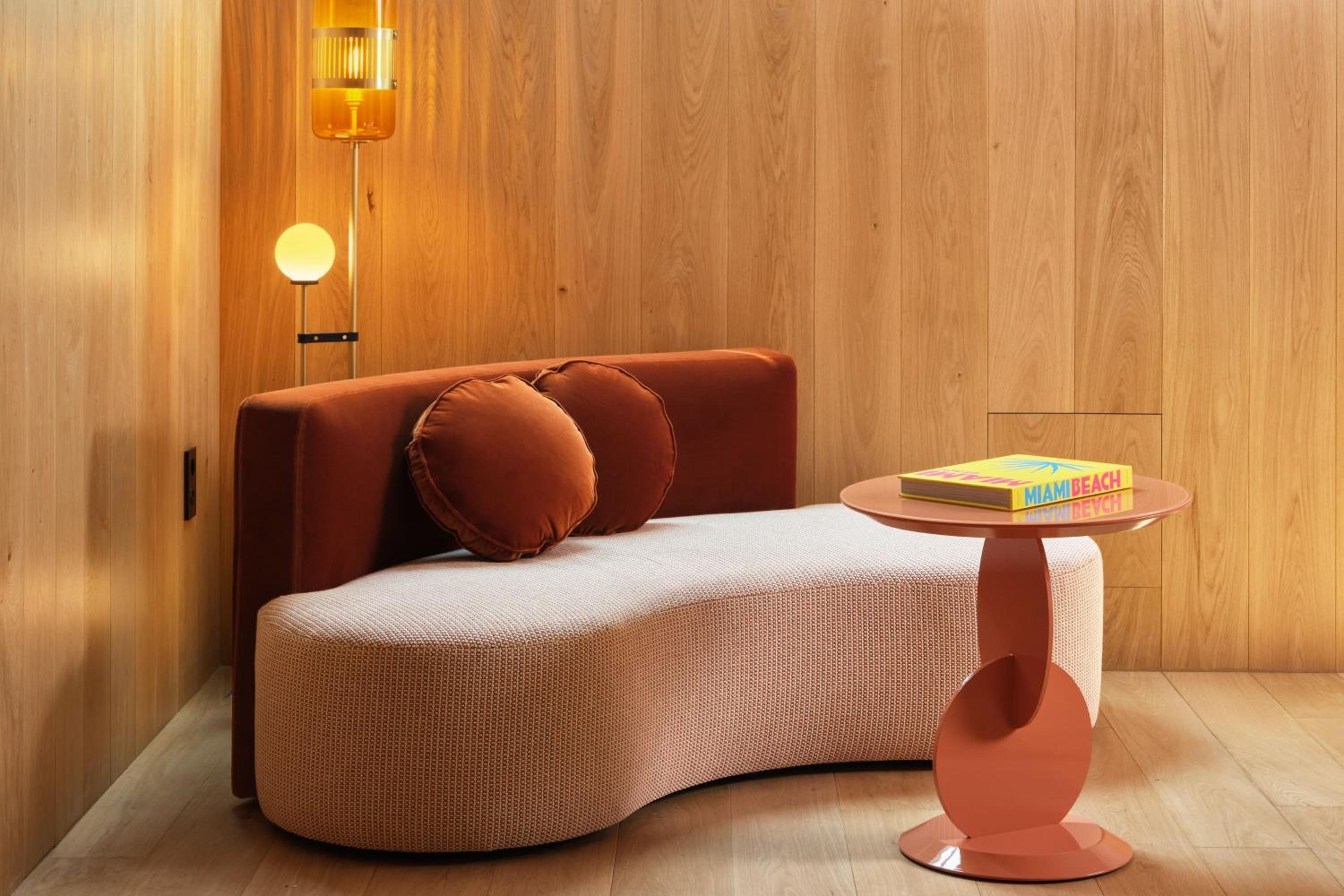 Cozy Studio King Suite - Photo 5