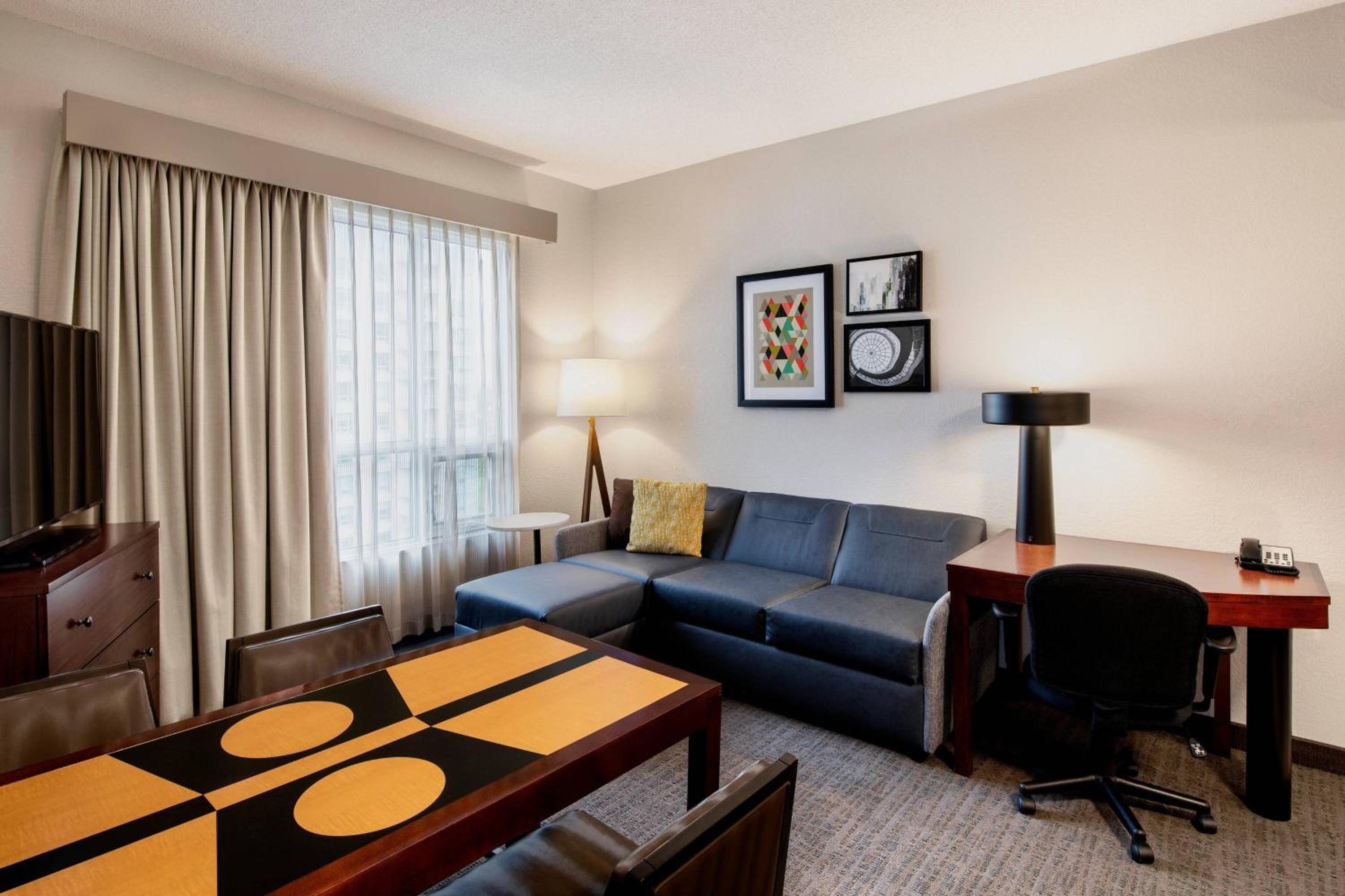 Two-Bedroom Suite - Photo 2