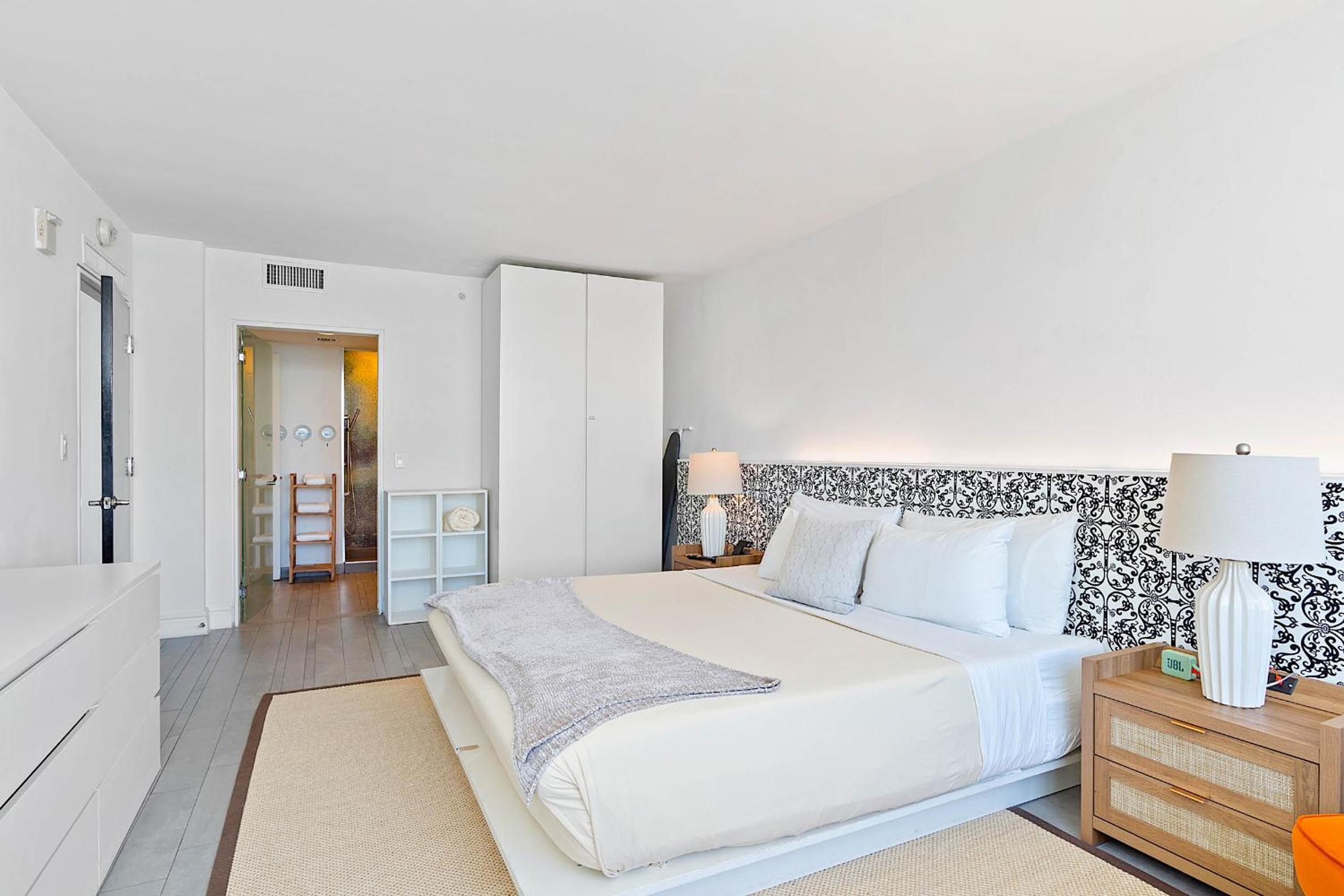 King Suite with Pool View