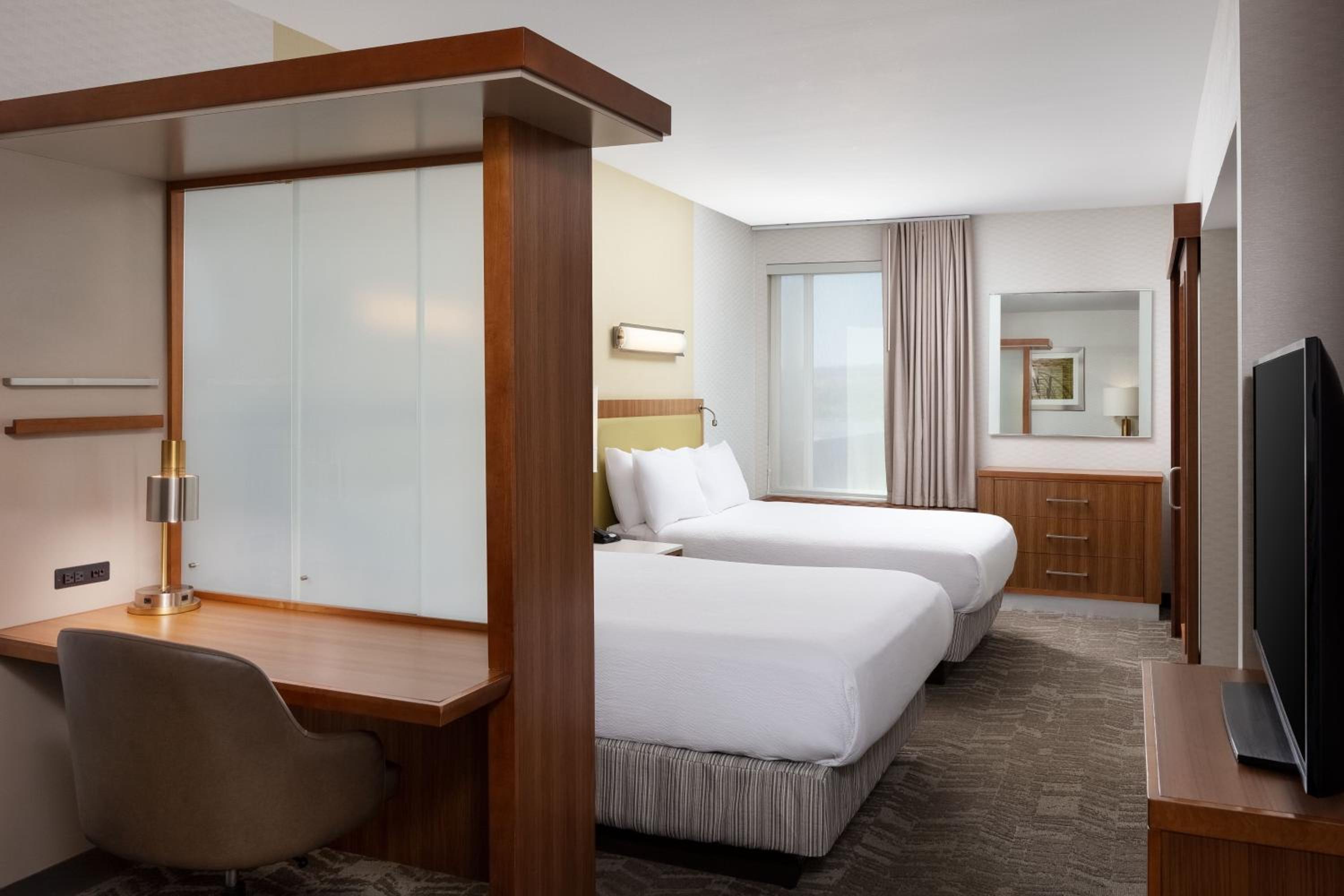 Suite with Two Queen Beds - Hearing Accessible photo 3