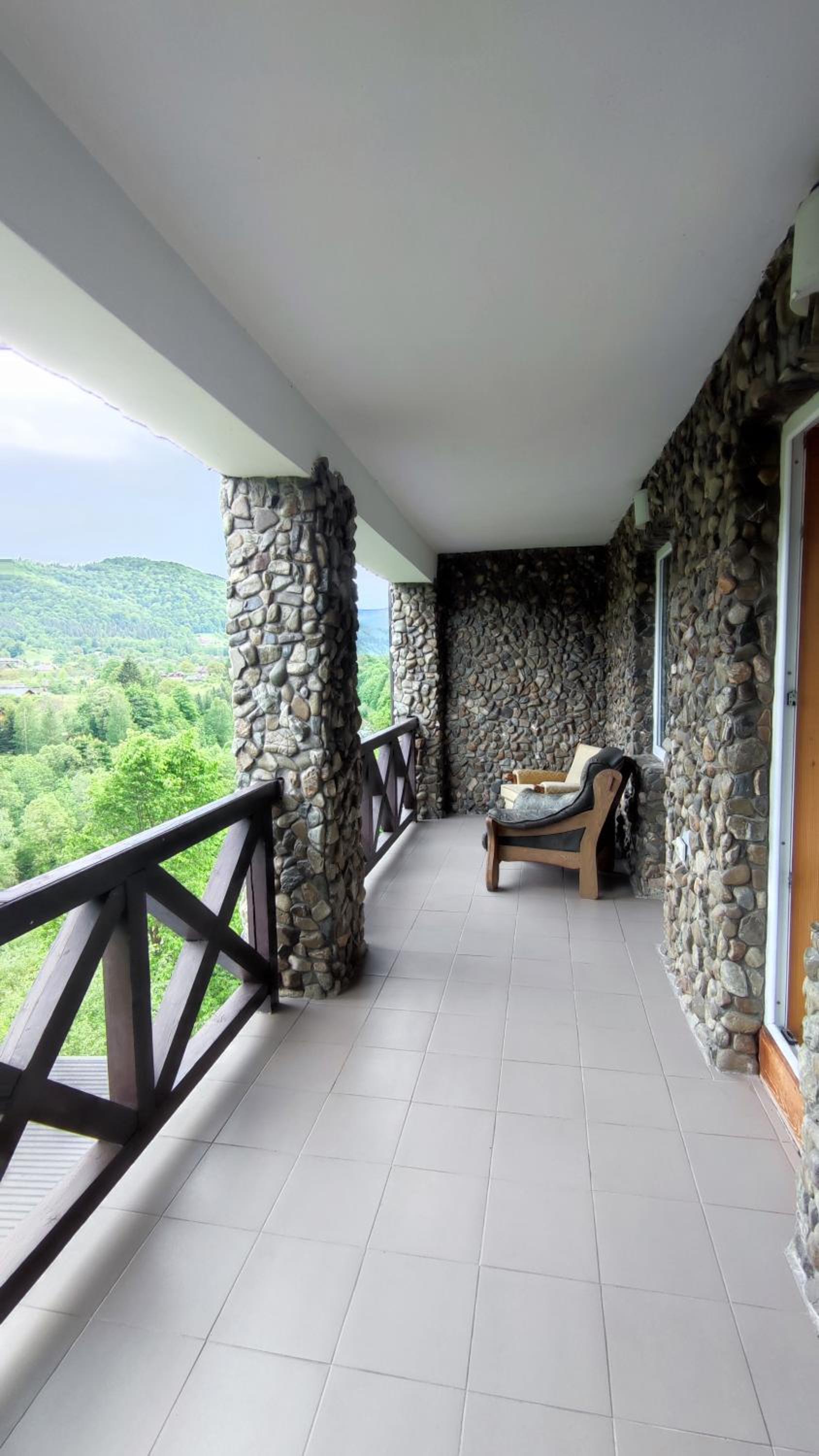 Family Room with Mountain View photo 2