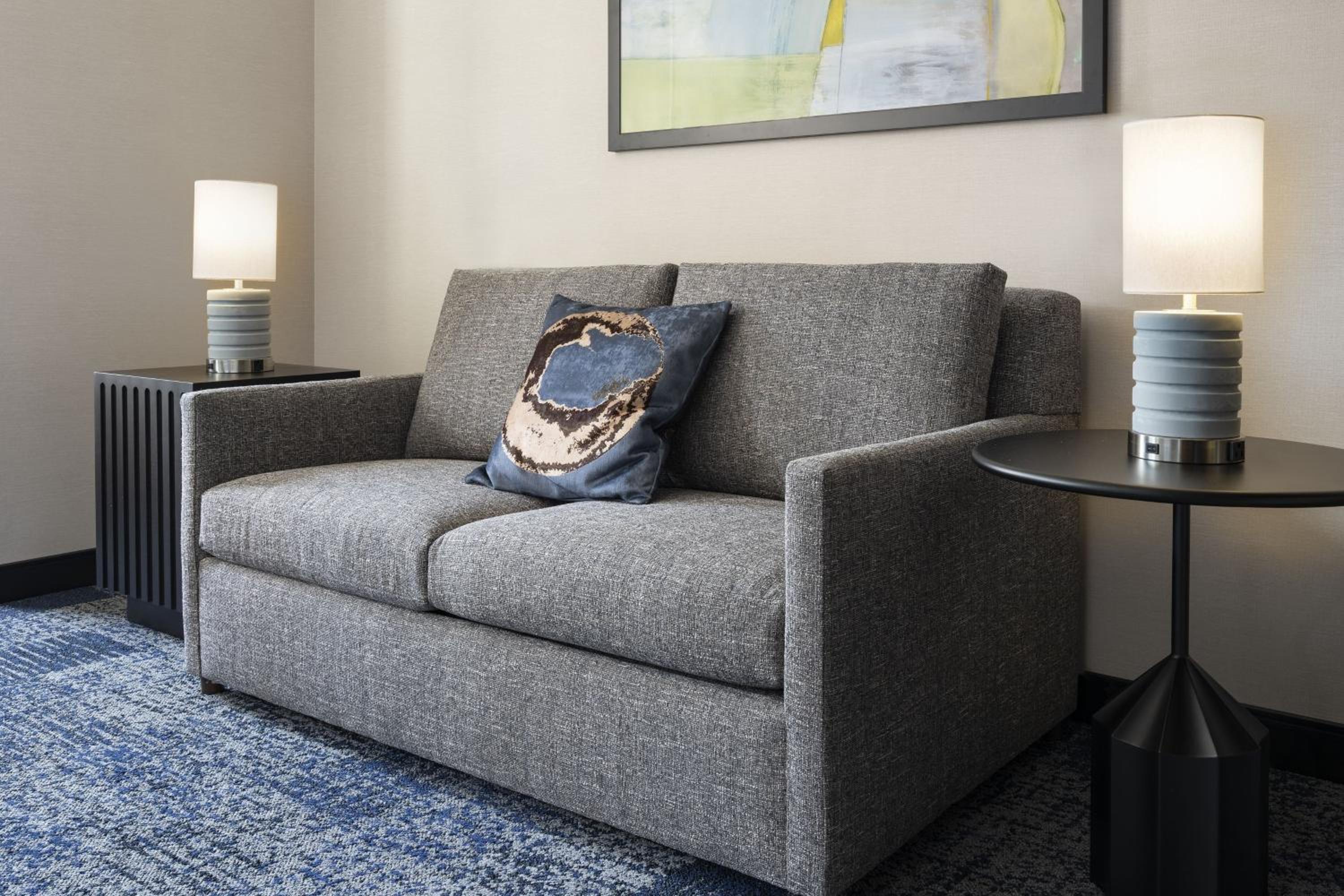Guest King Room with Sofa Bed and City View - High Floor thumbnail 6