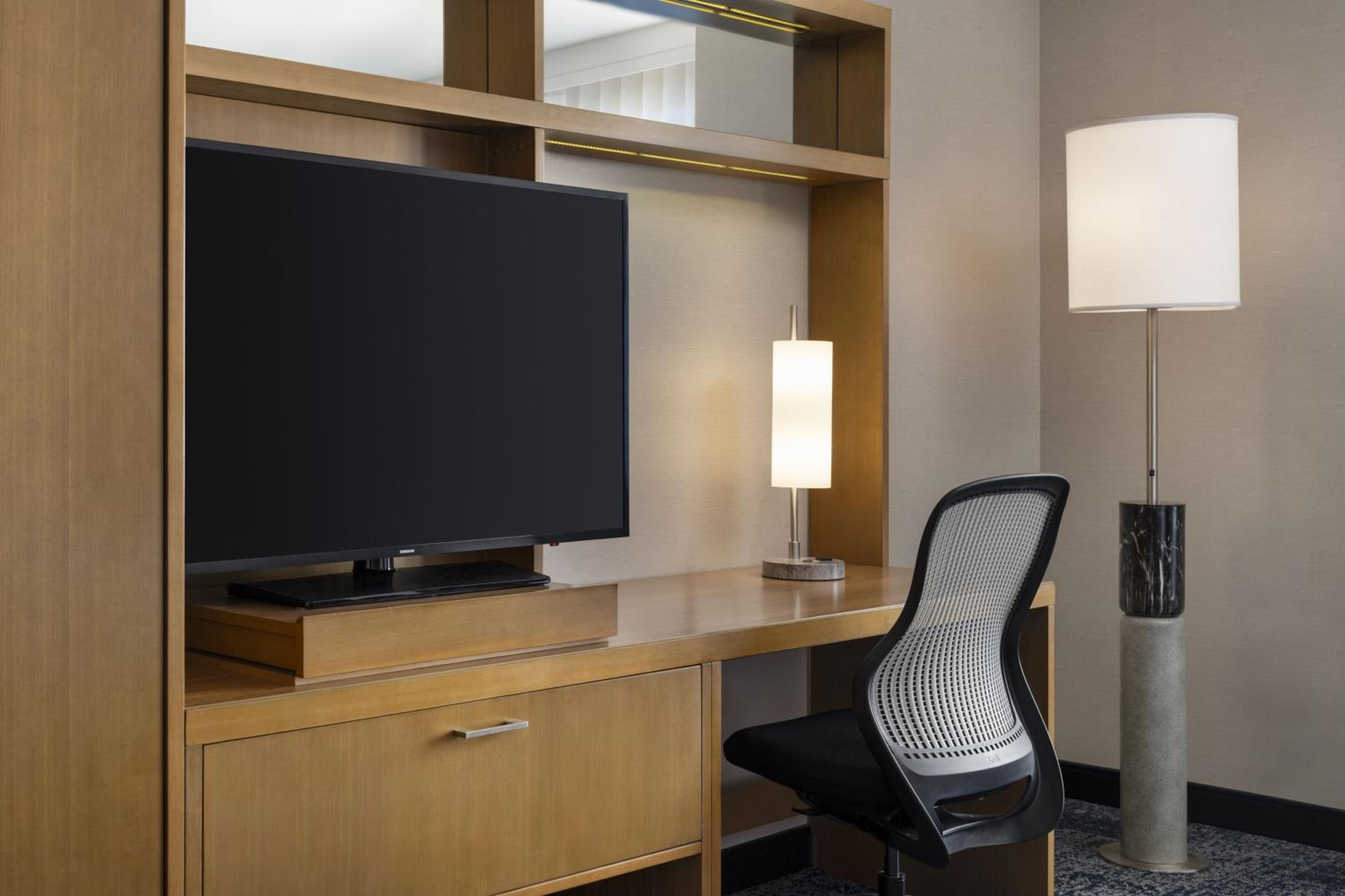Guest King Room with Sofa Bed and City View - High Floor