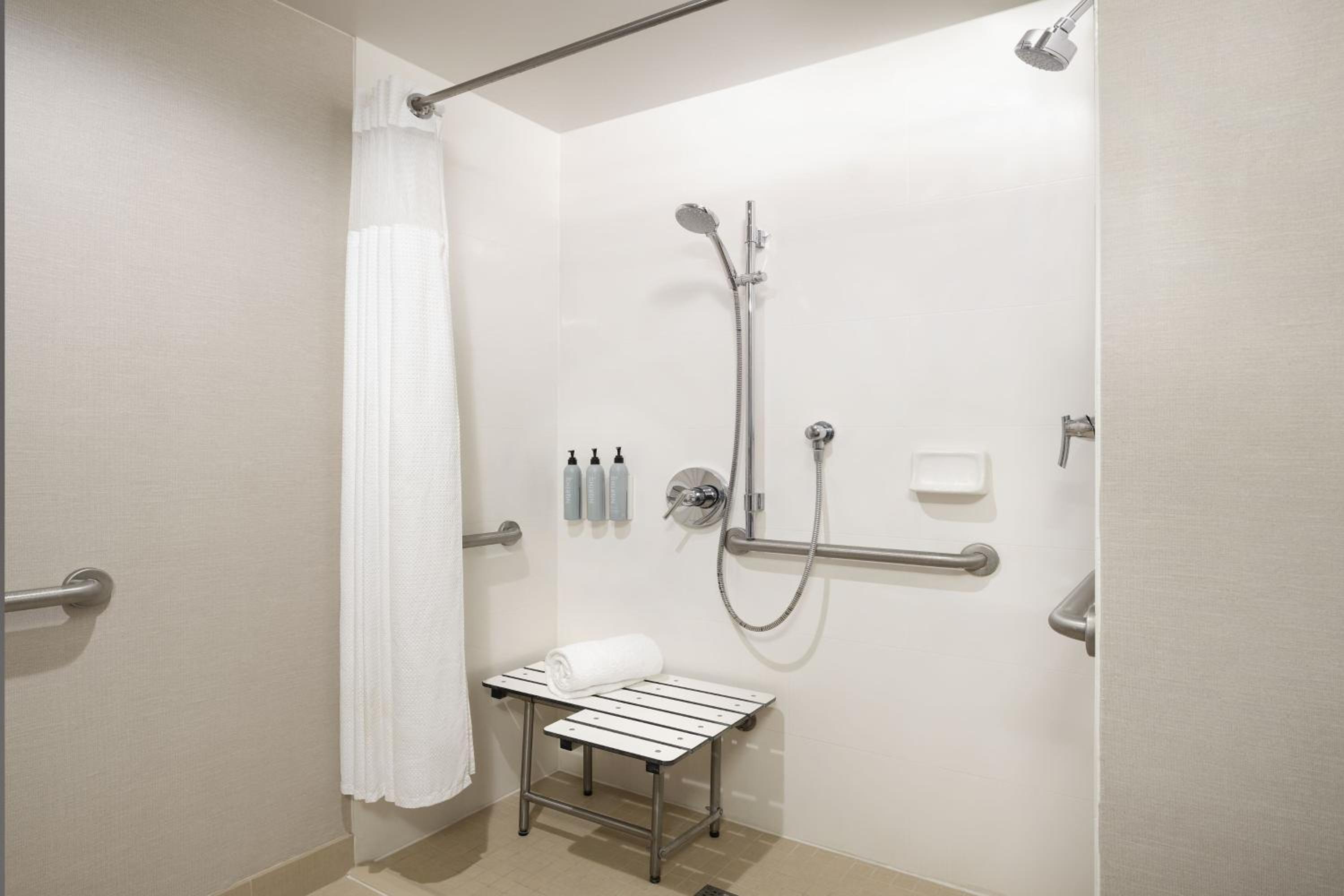 Executive King Room with Sofa Bed and Adapted Tub - Mobility Accessible