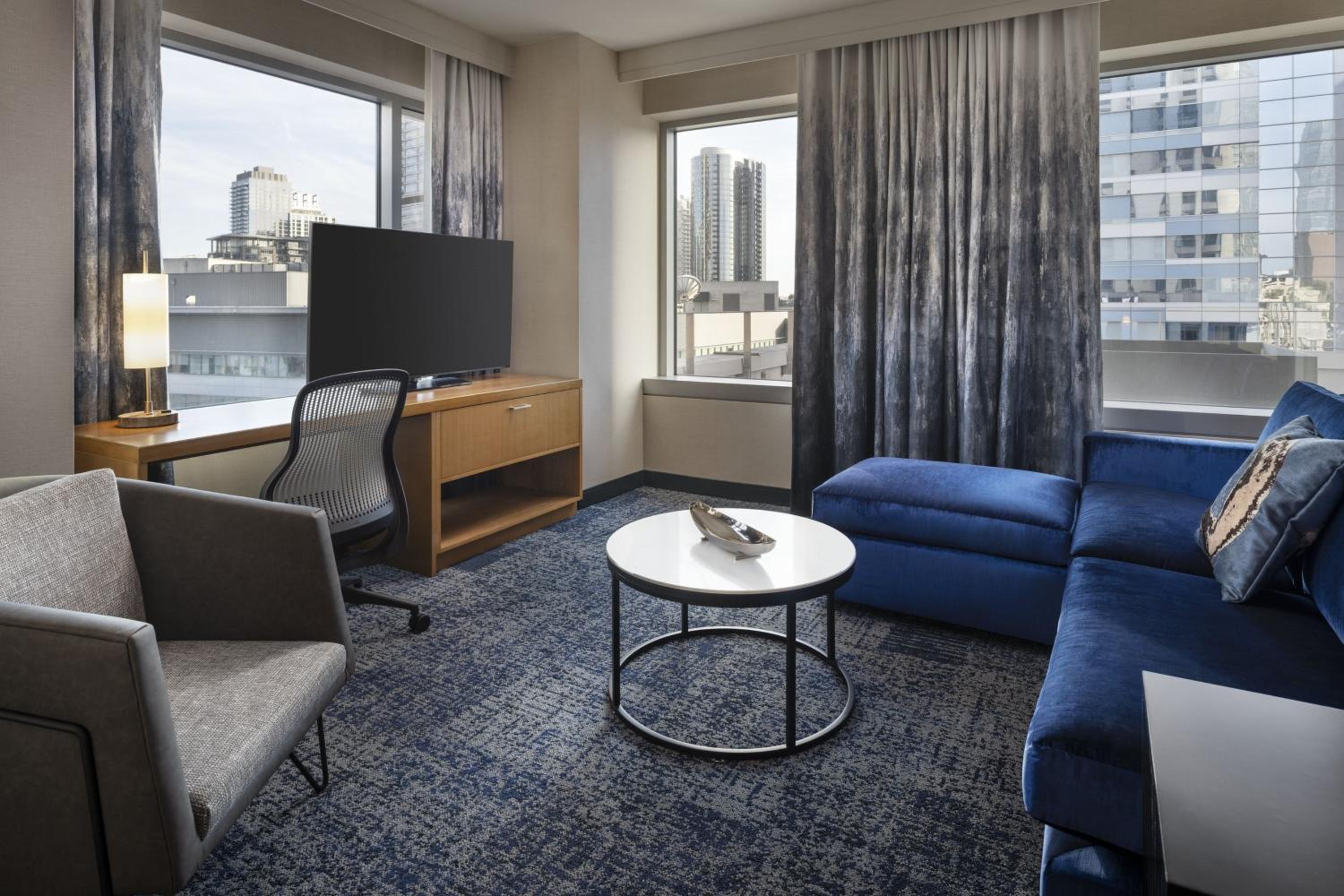 One-Bedroom King Suite with Sofa Bed and Tub - Mobility and Hearing Accessible