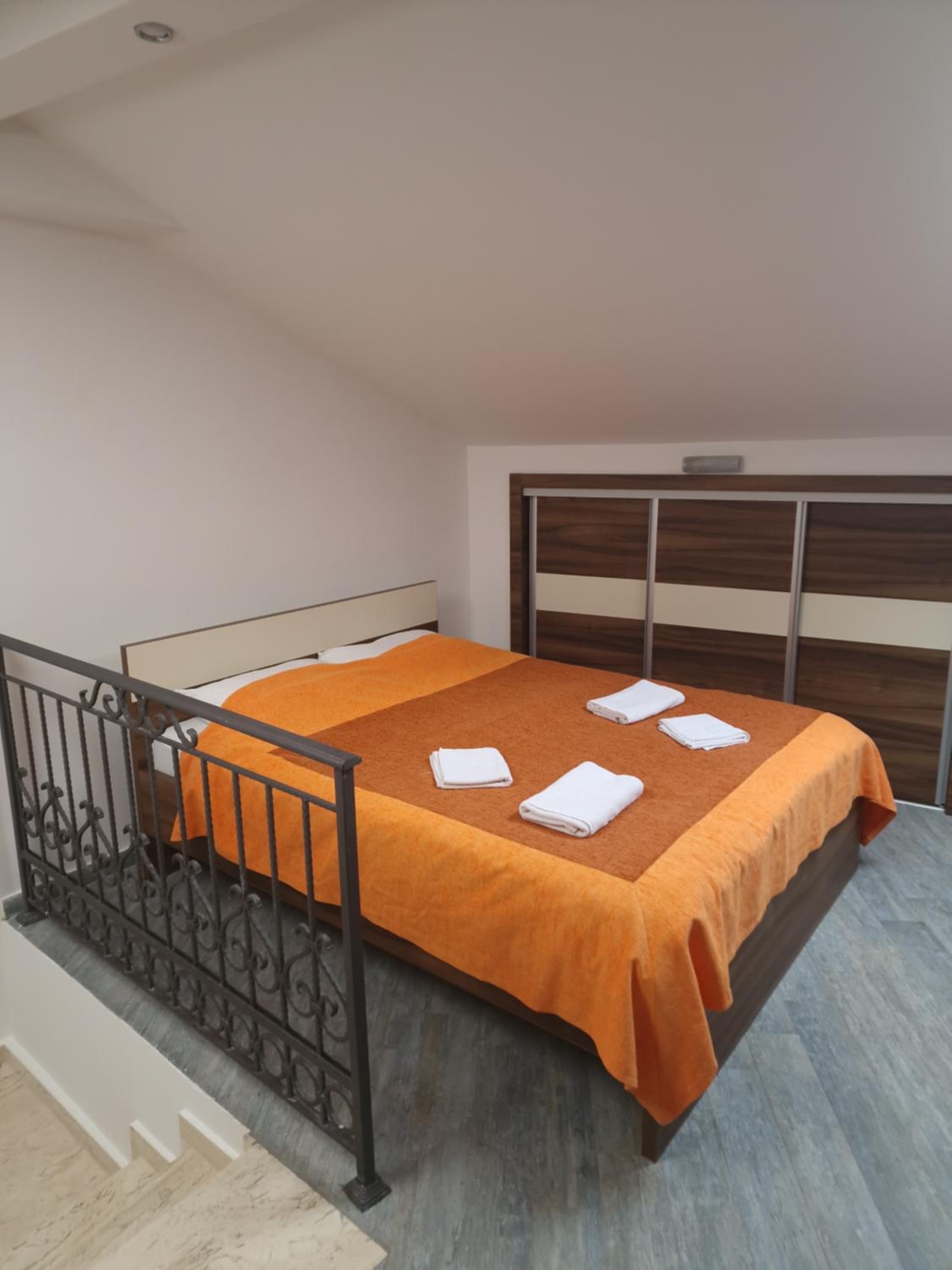 King Studio with Sofa Bed