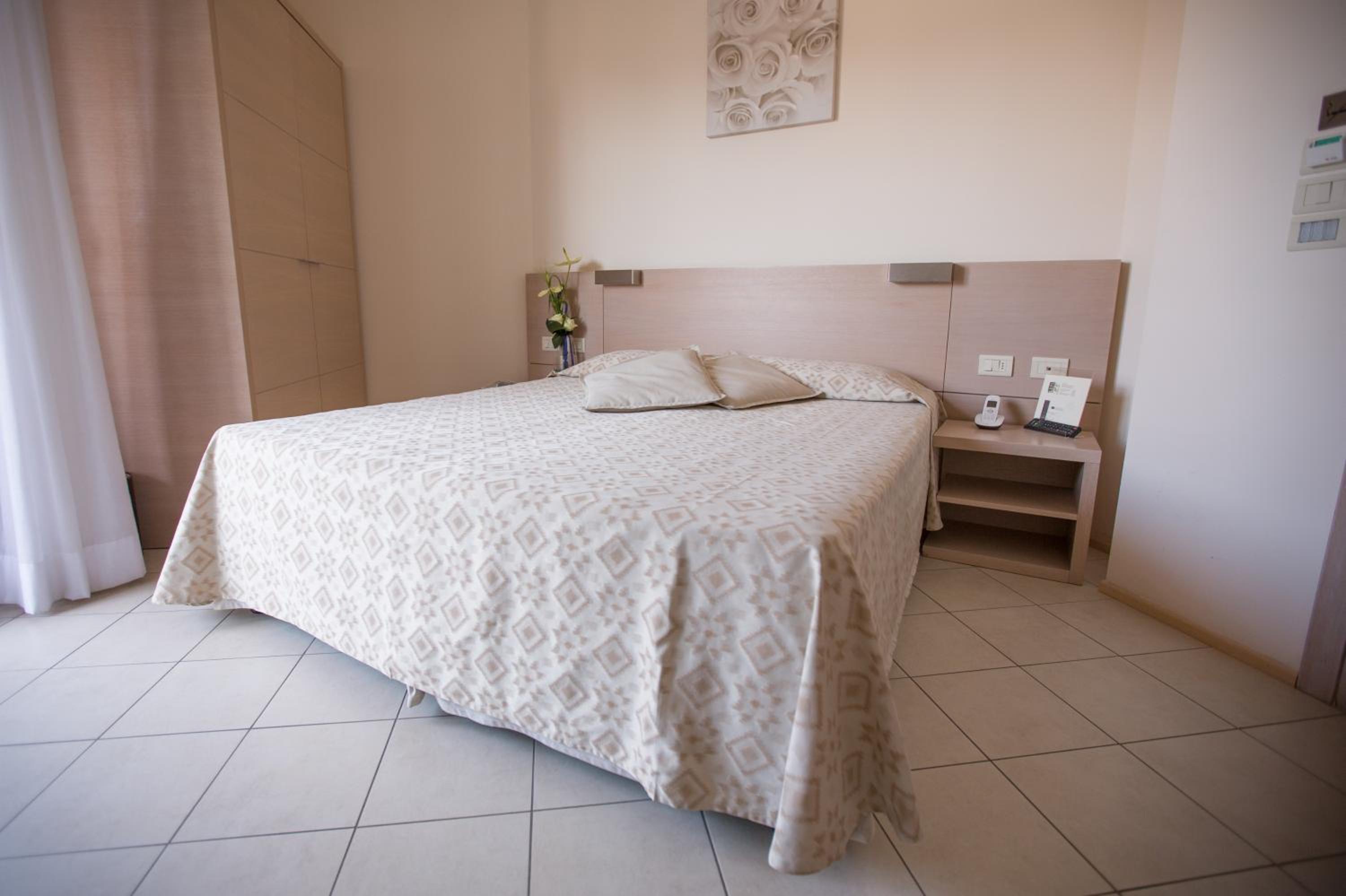 Double Room - Photo 2