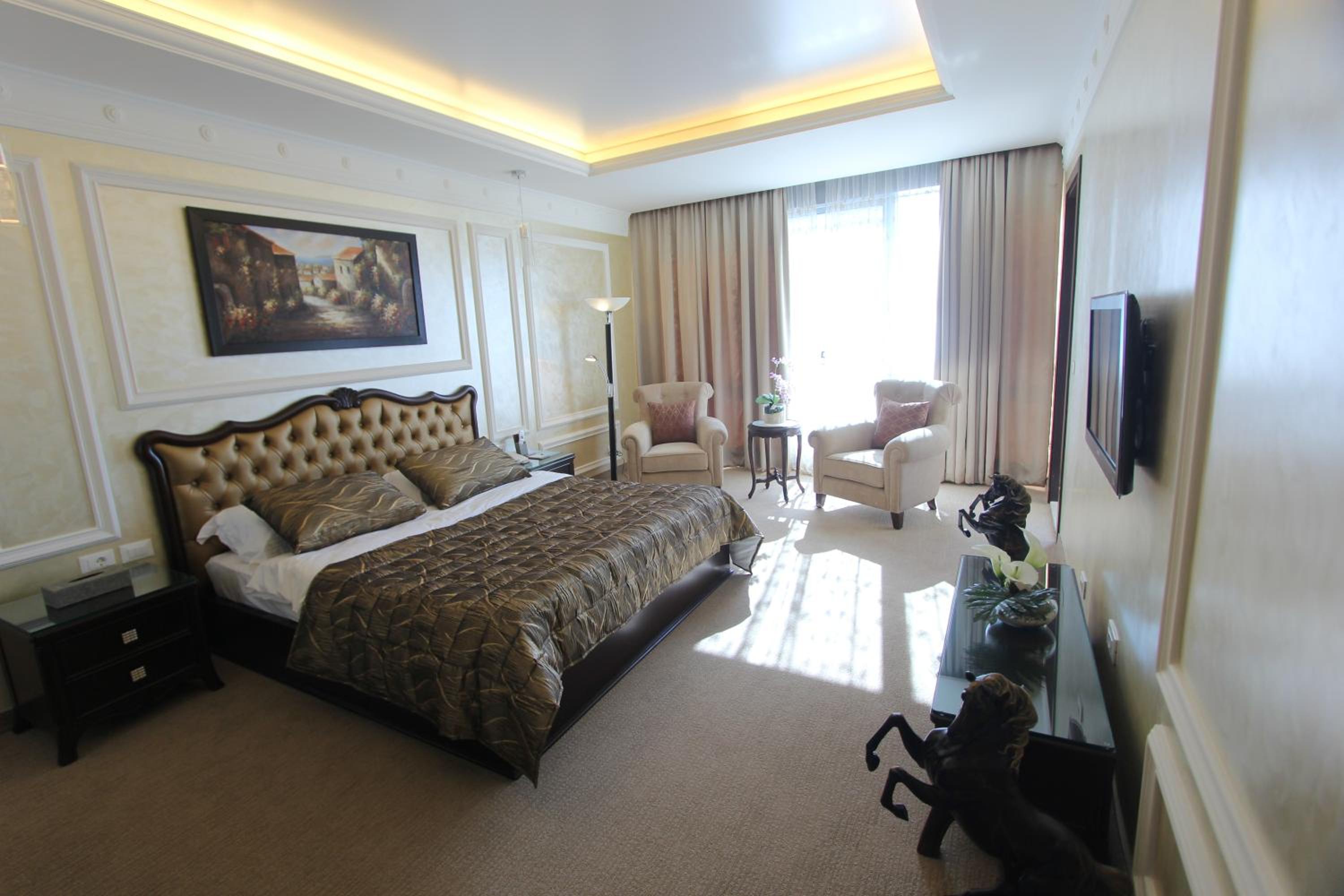 One-Bedroom Apartment with Sea View and Balcony
