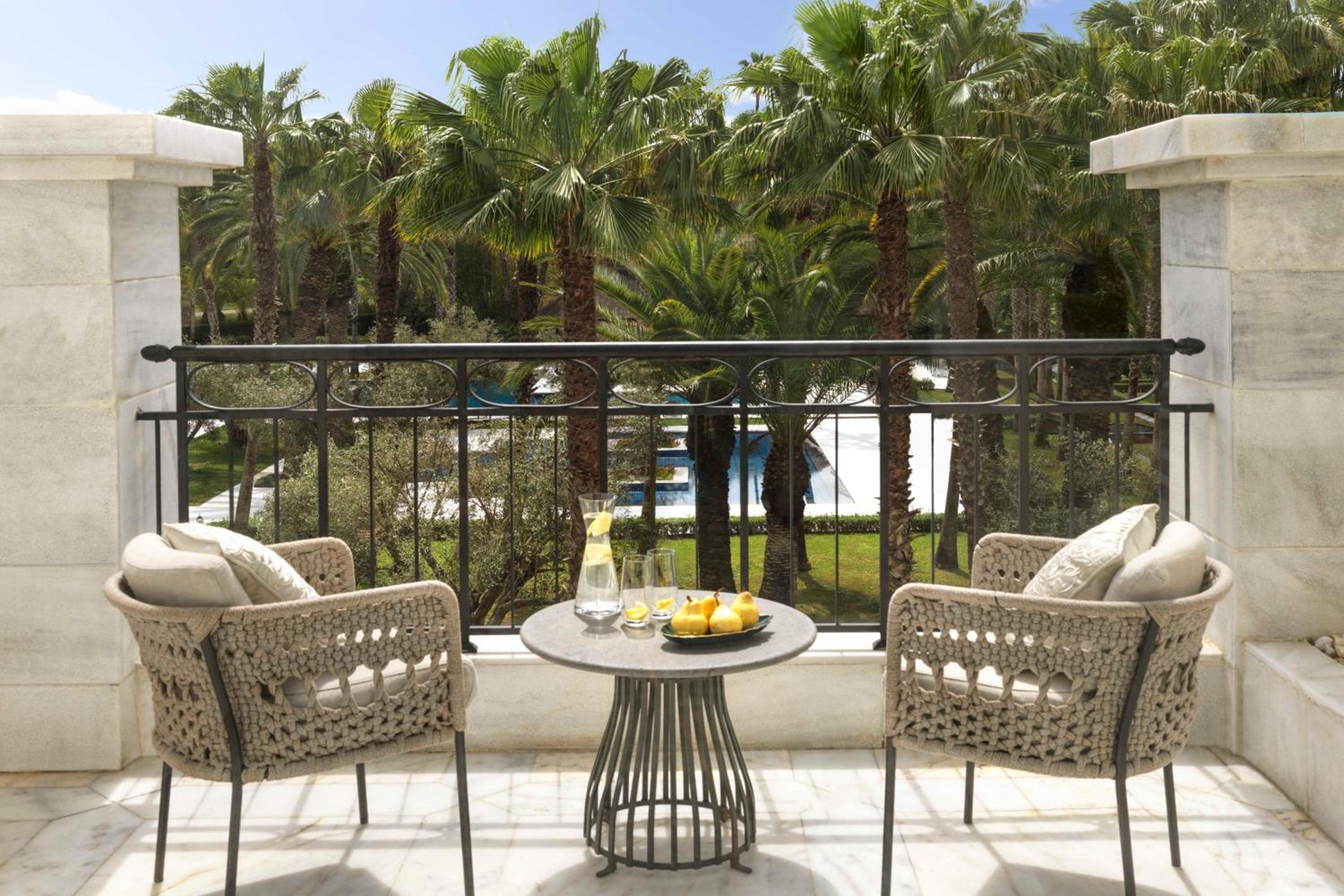 Deluxe King Room with Pool View and Terrace - Photo 6
